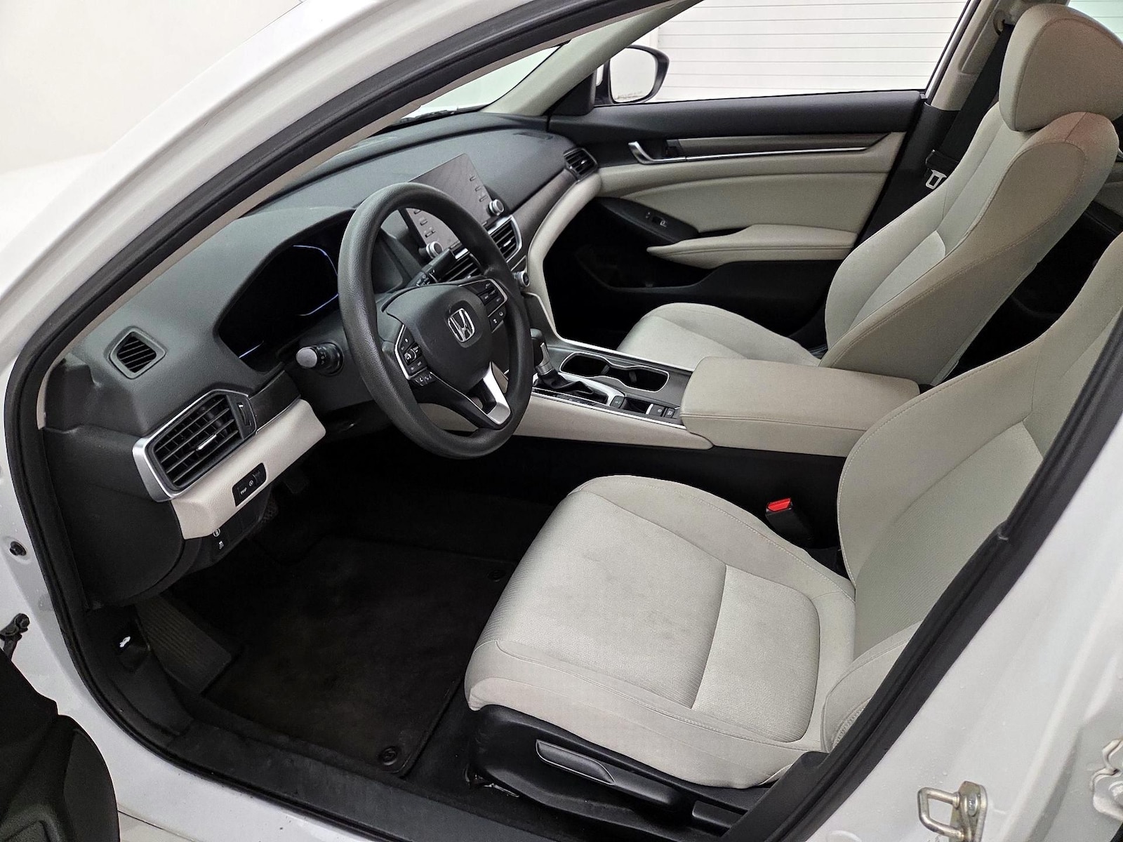 2018 Honda Accord LX - Photo 12