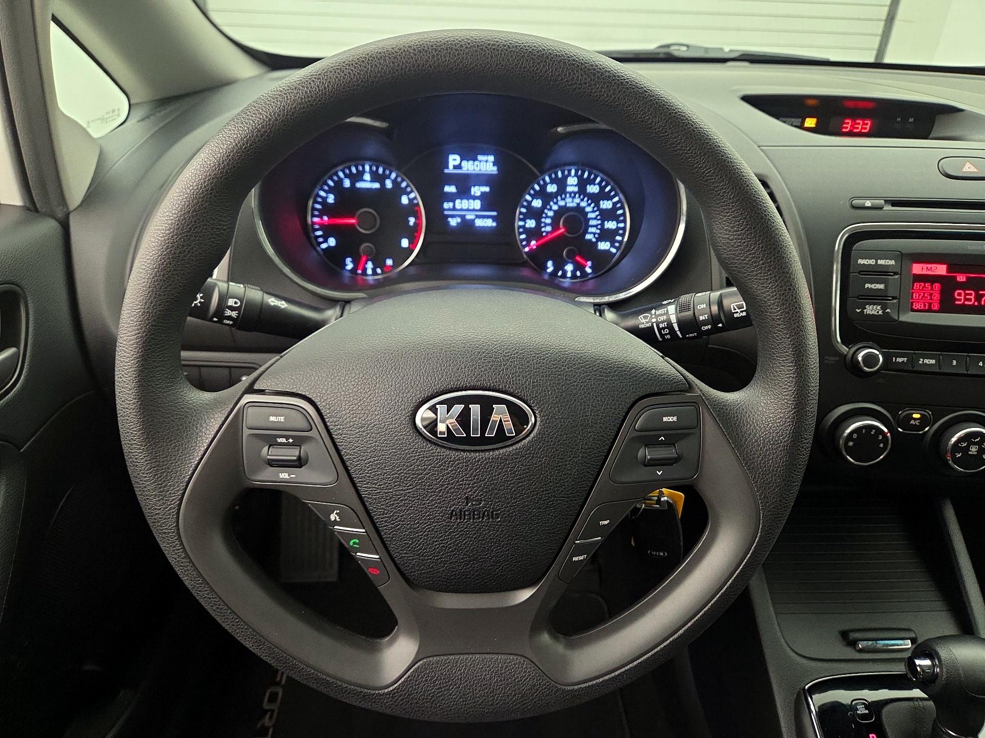Thumbnail: 2017 Kia Forte - 10