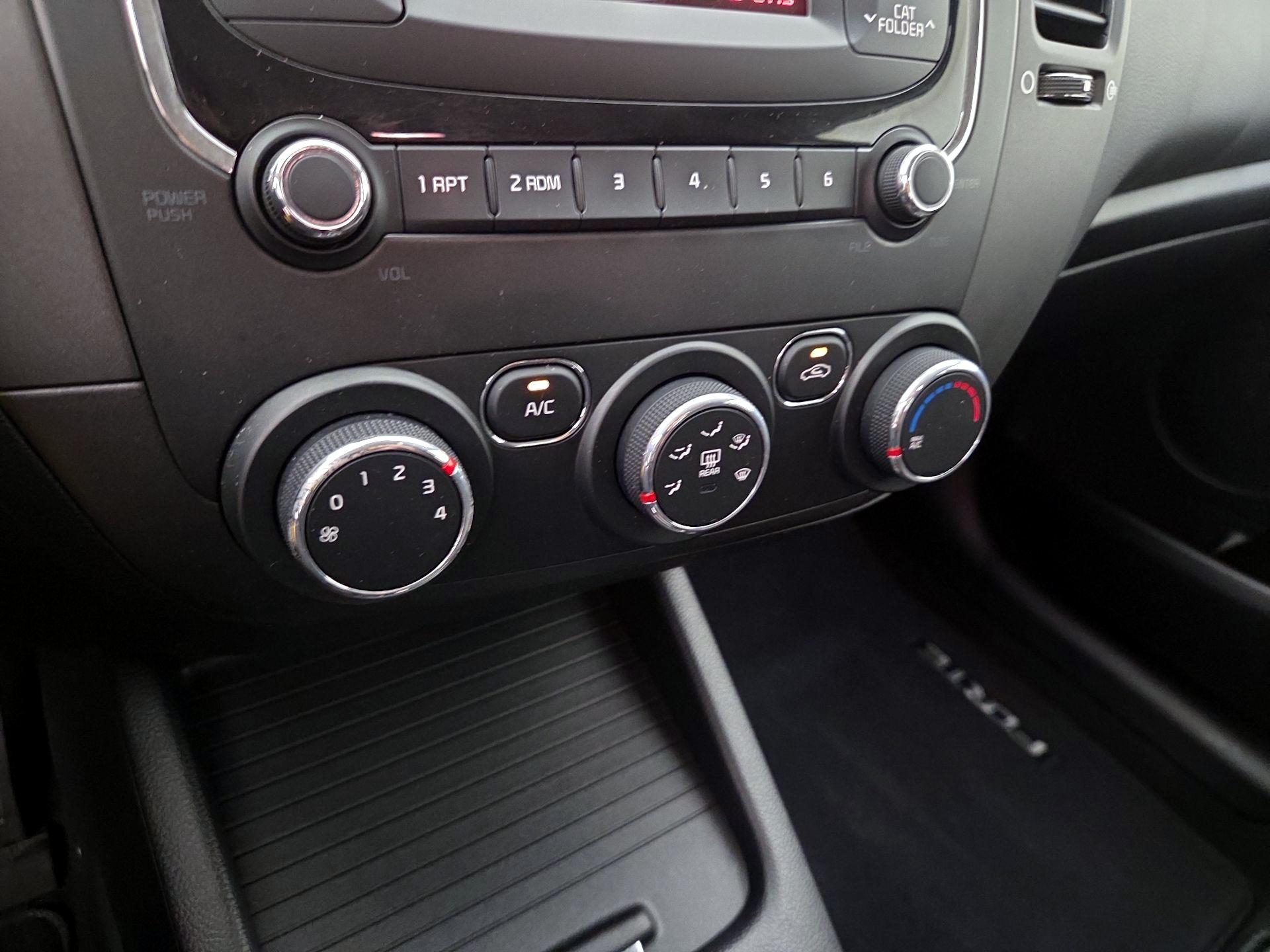 Thumbnail: 2017 Kia Forte - 15