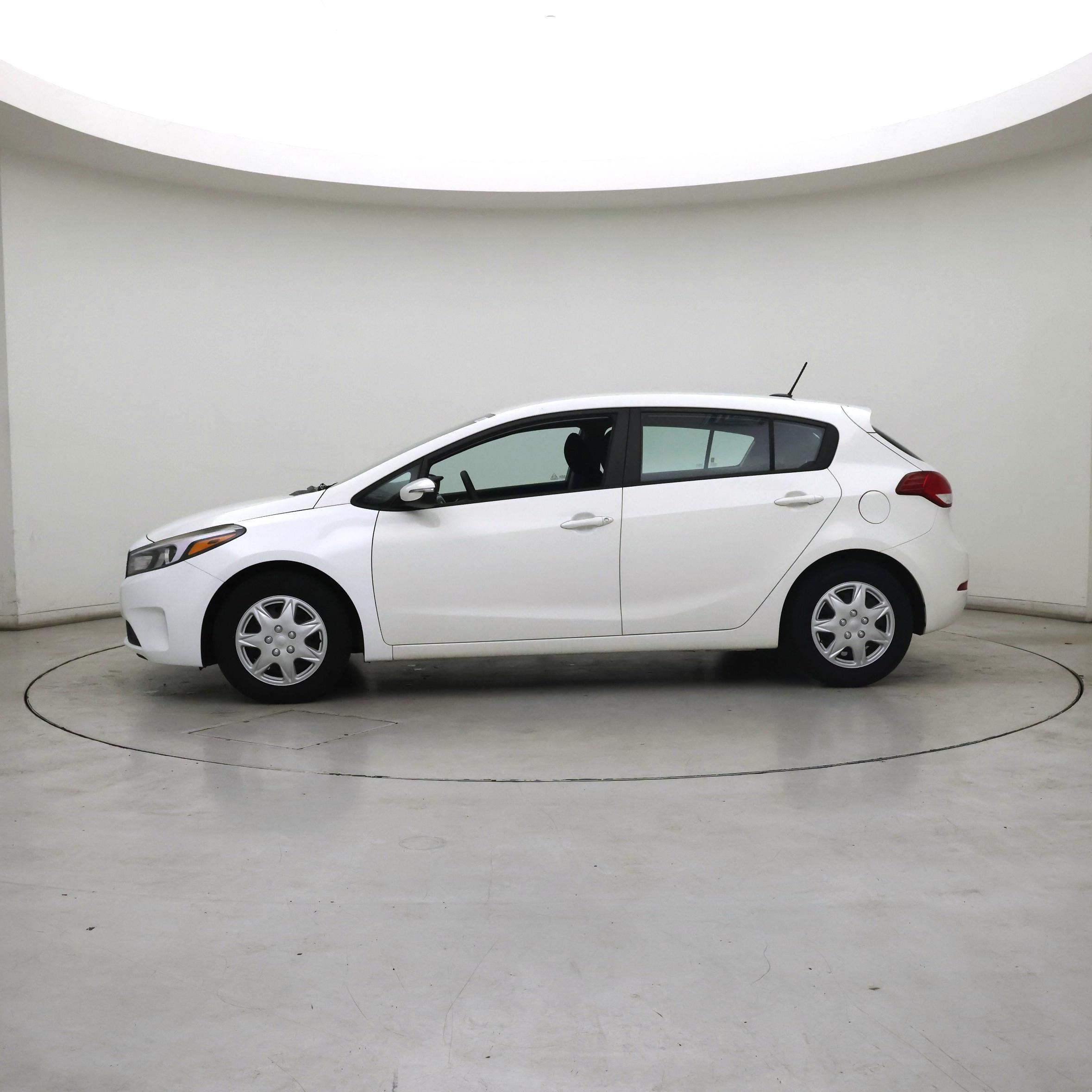 Thumbnail: 2017 Kia Forte - 3