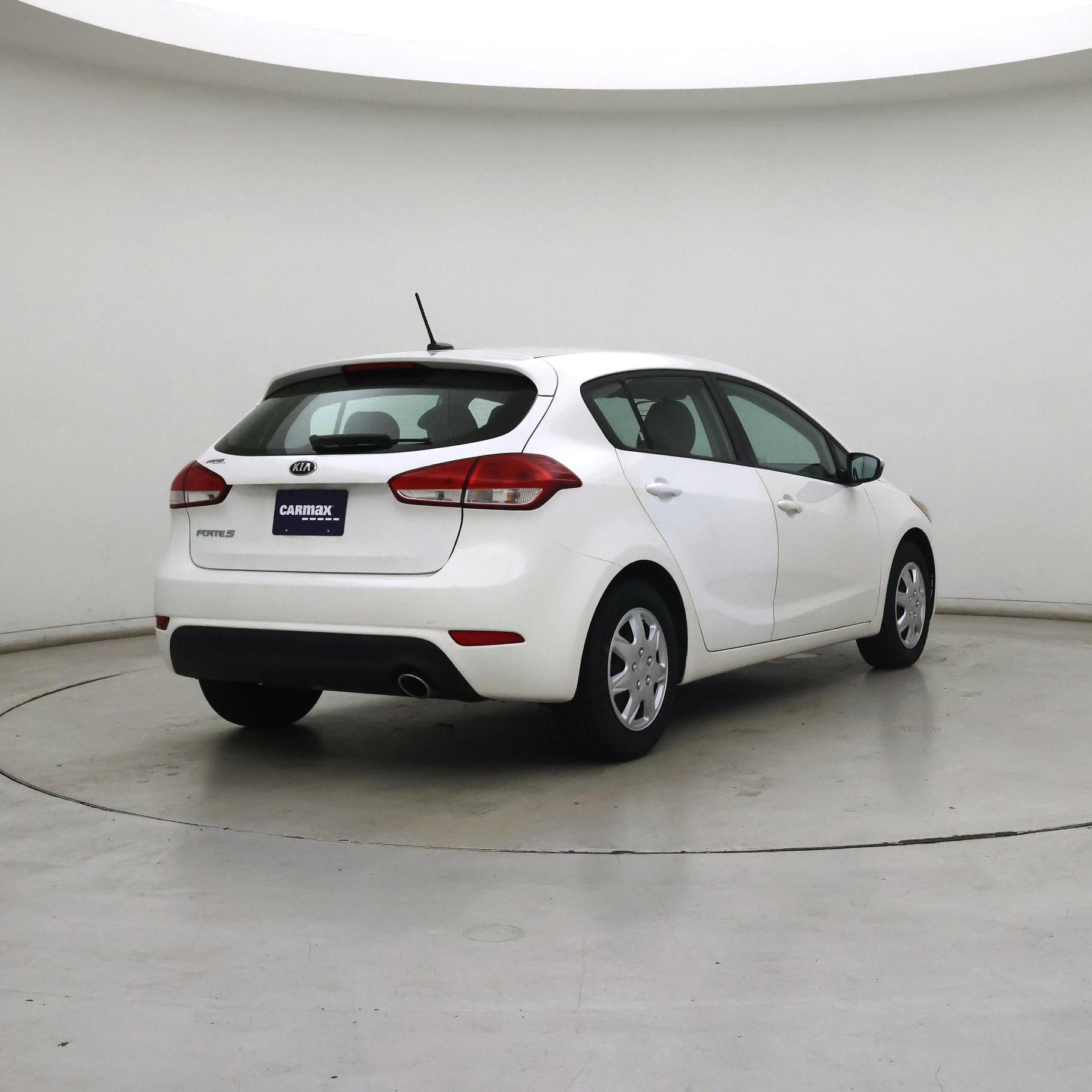 Thumbnail: 2017 Kia Forte - 8