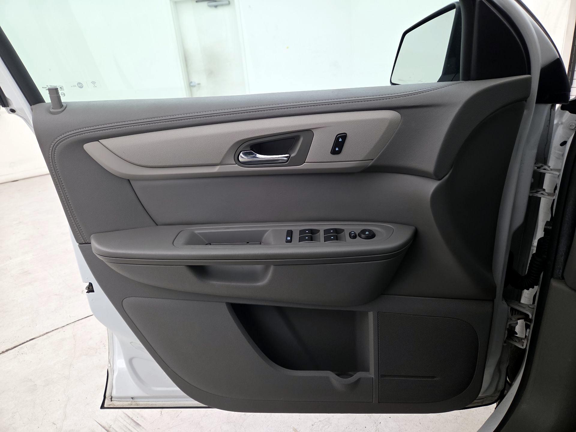 Thumbnail: 2017 Chevrolet Traverse - 12