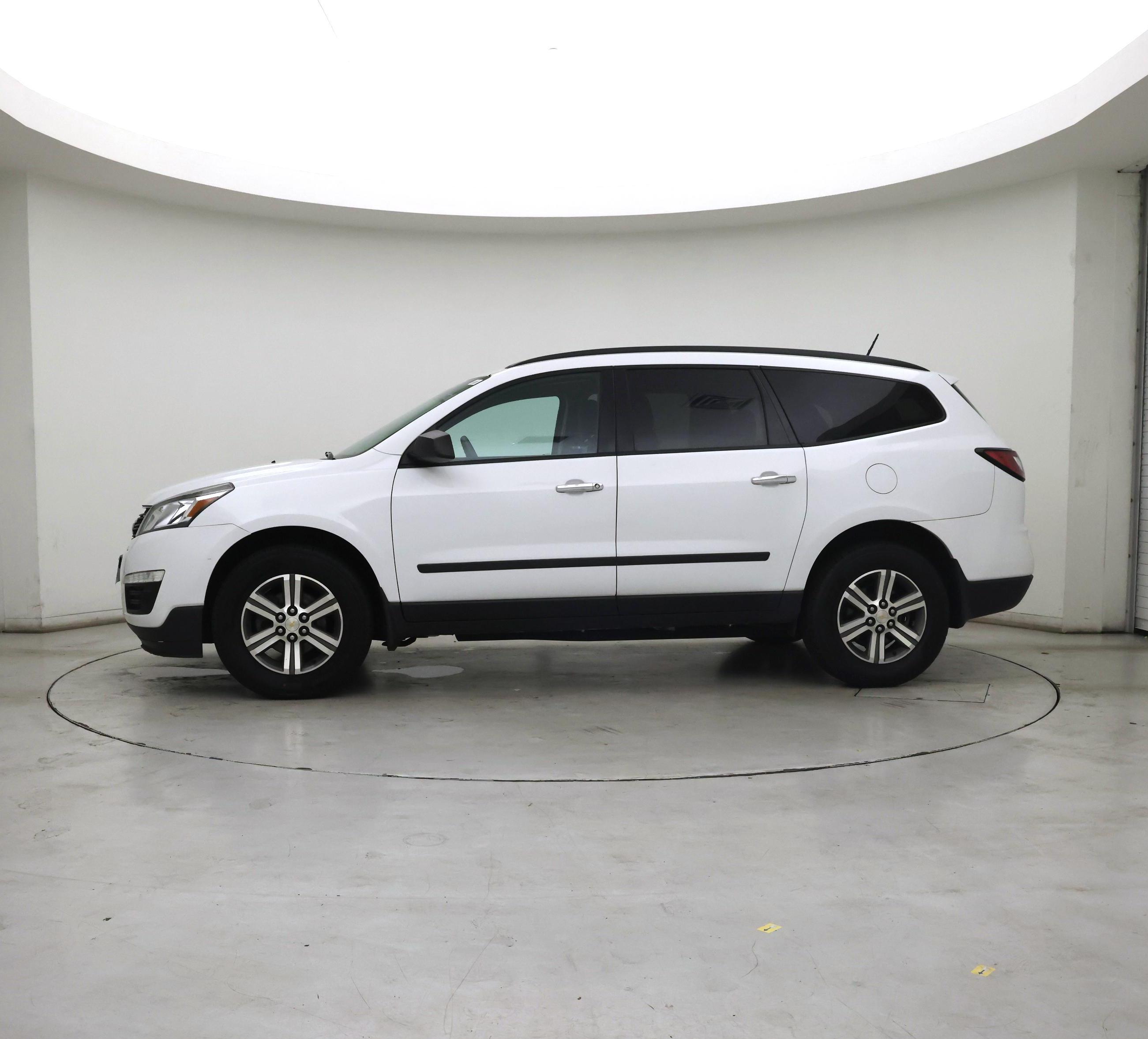 Thumbnail: 2017 Chevrolet Traverse - 3