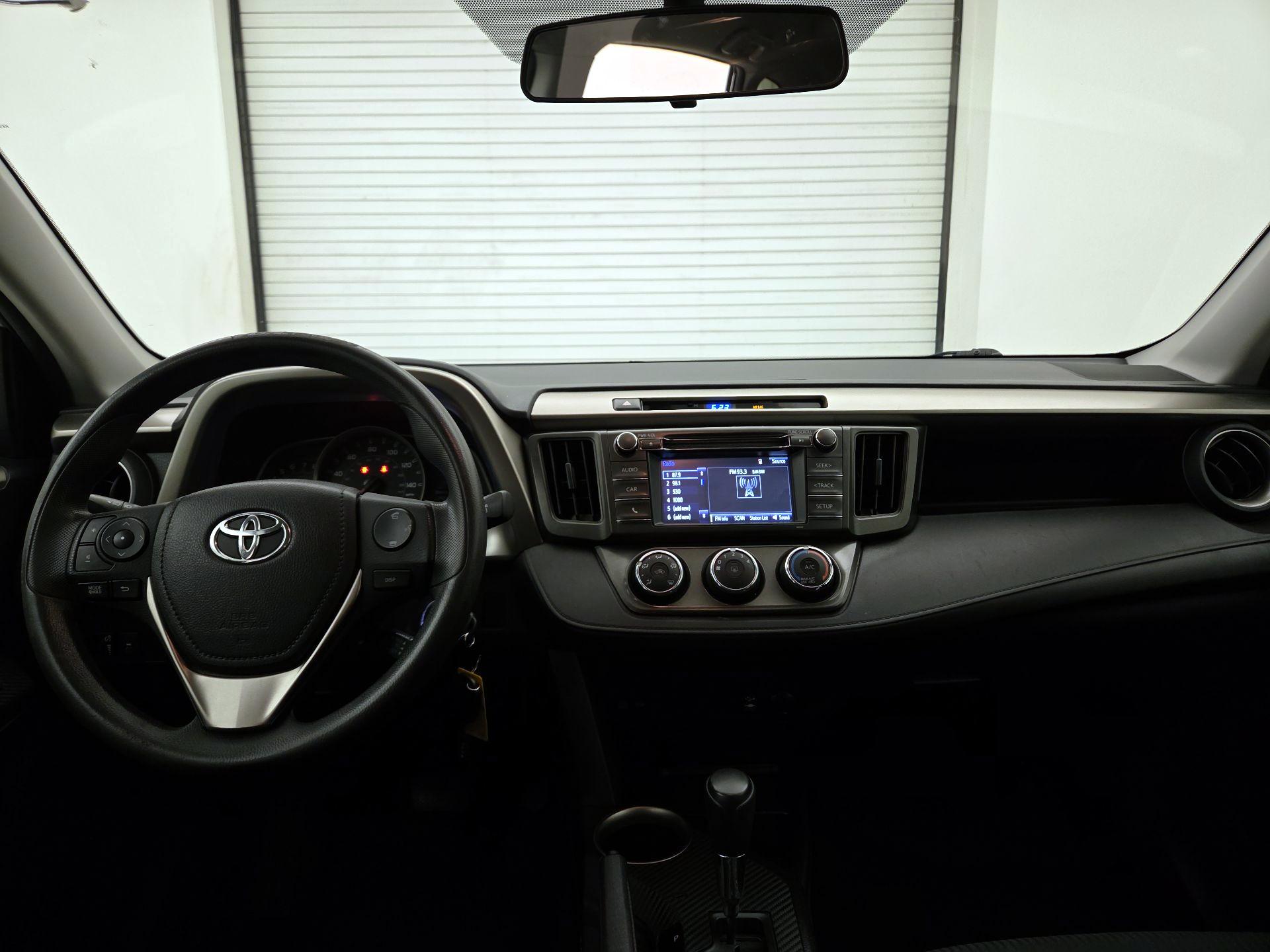 Thumbnail: 2015 Toyota RAV4 - 9