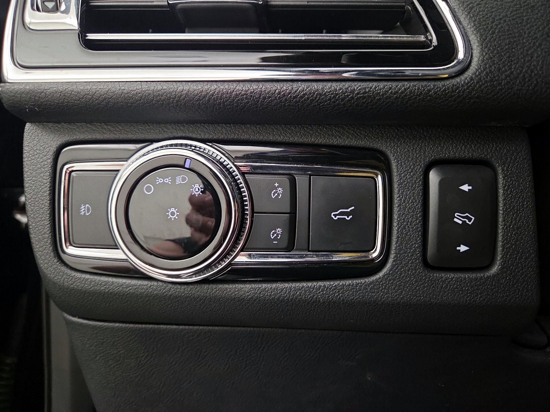 Thumbnail: 2018 Lincoln Navigator - 13