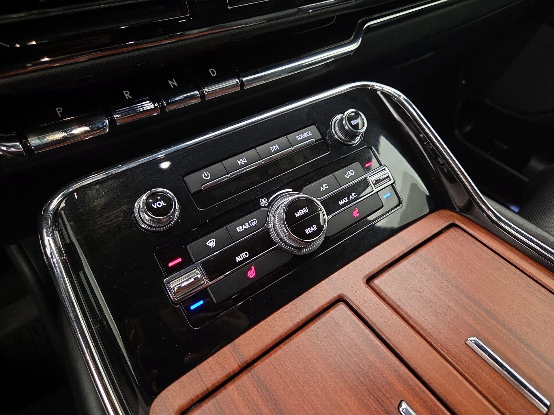 Thumbnail: 2018 Lincoln Navigator - 16