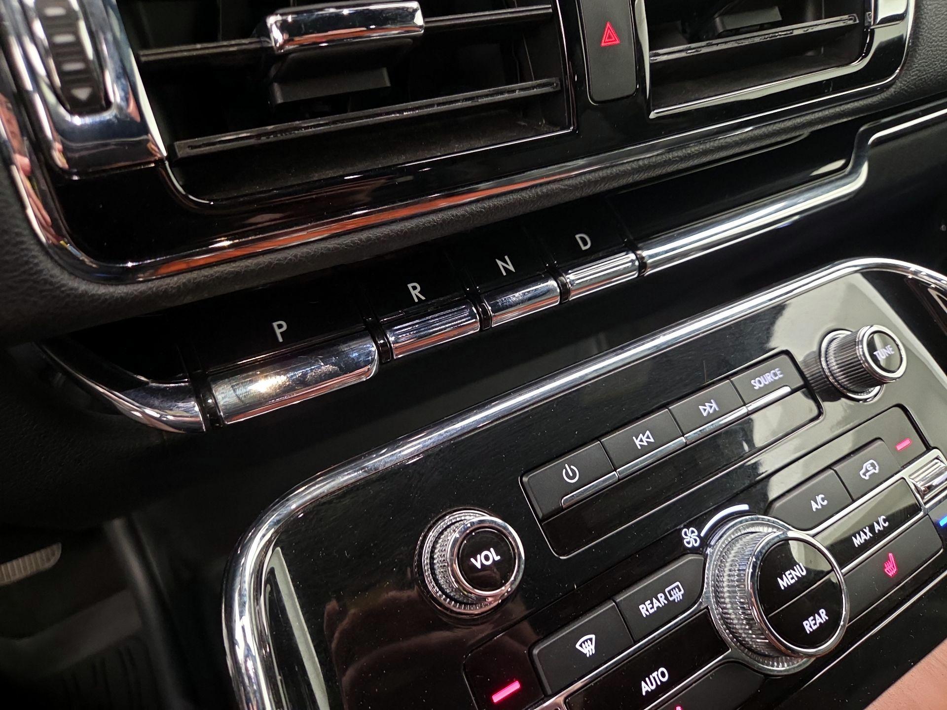 Thumbnail: 2018 Lincoln Navigator - 17