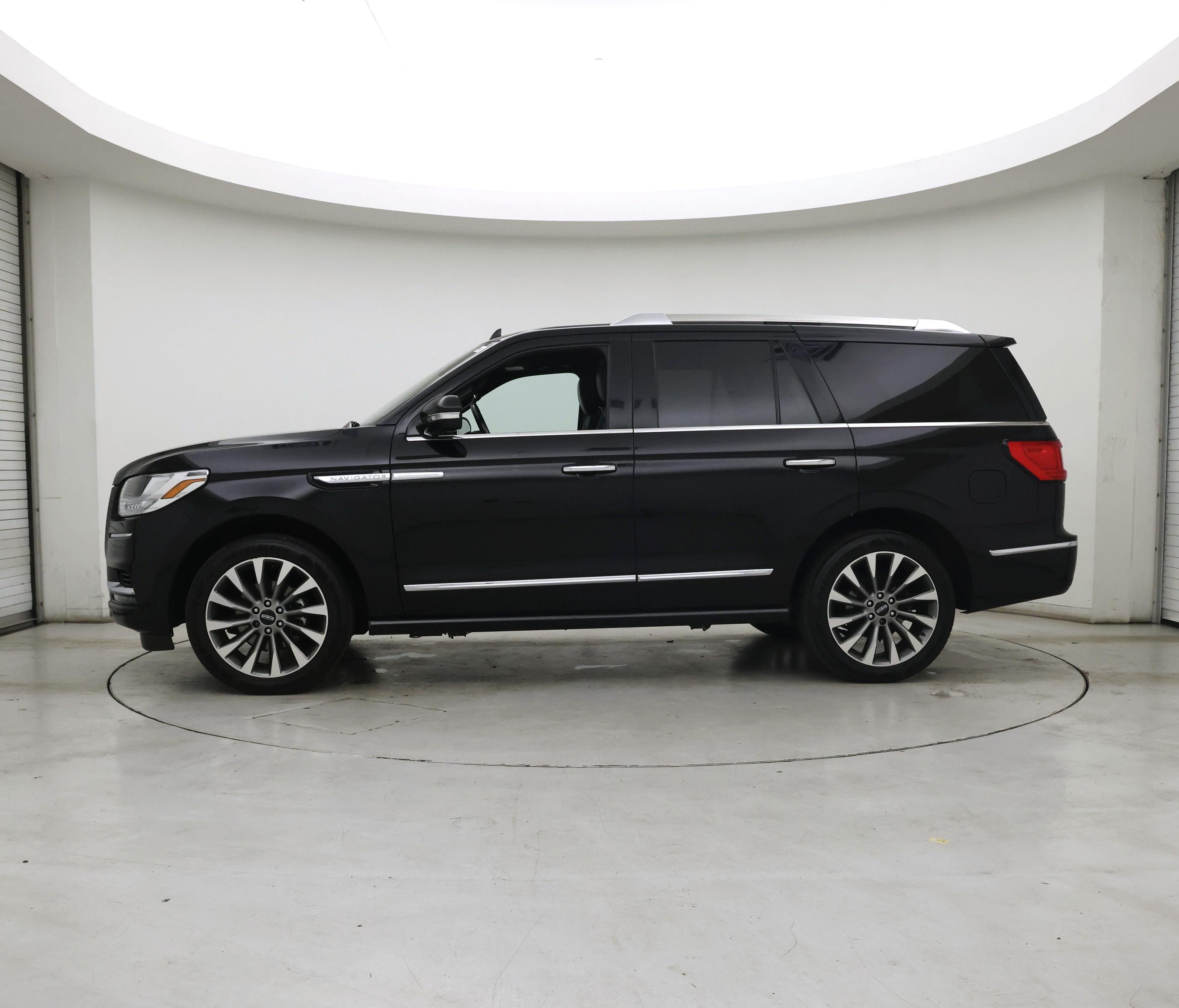 Thumbnail: 2018 Lincoln Navigator - 3