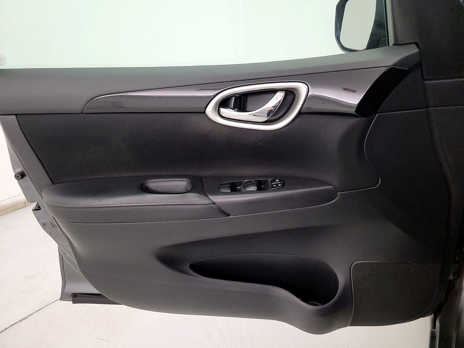 Thumbnail: 2019 Nissan Sentra - 12