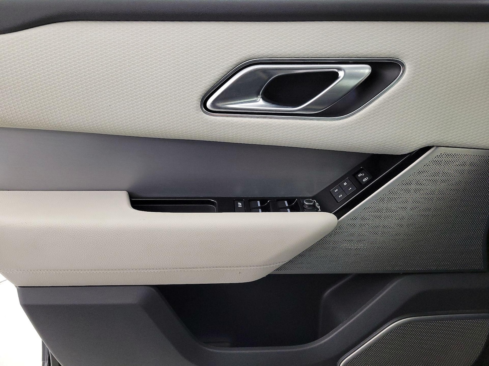 2019 Land Rover Range Rover Velar SE - Photo 13
