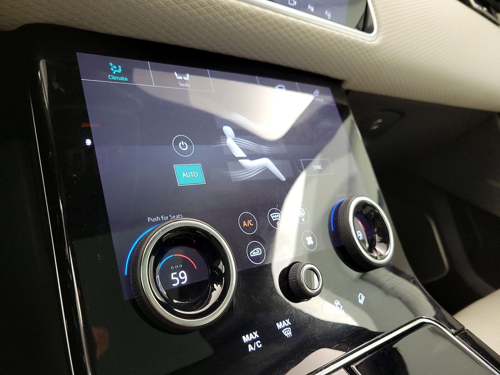 2019 Land Rover Range Rover Velar SE - Photo 18