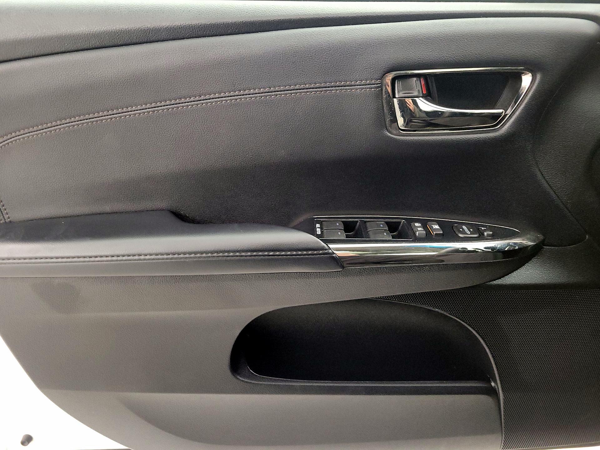Thumbnail: 2016 Toyota Avalon - 12