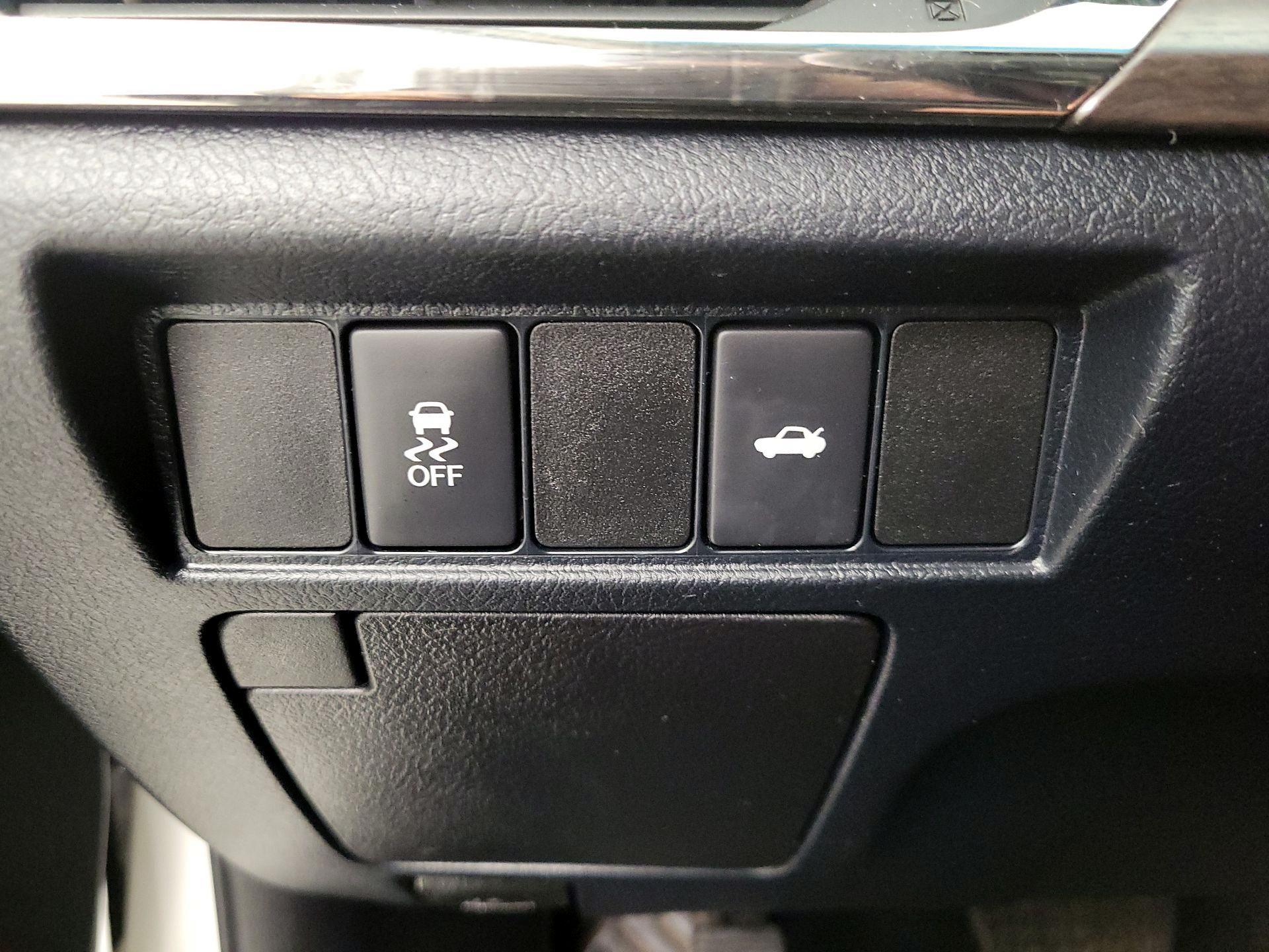 Thumbnail: 2016 Toyota Avalon - 13