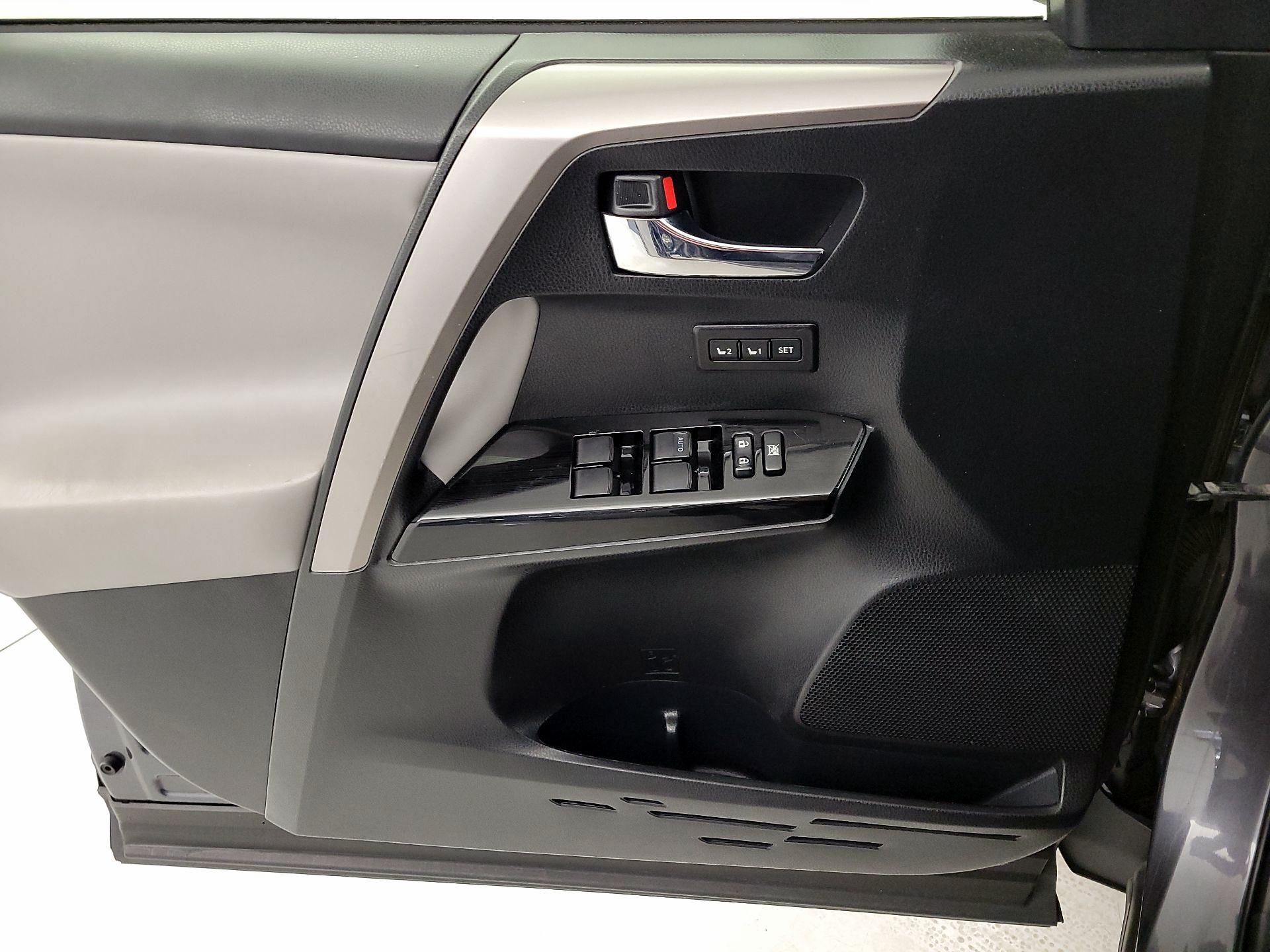 Thumbnail: 2018 Toyota RAV4 - 12