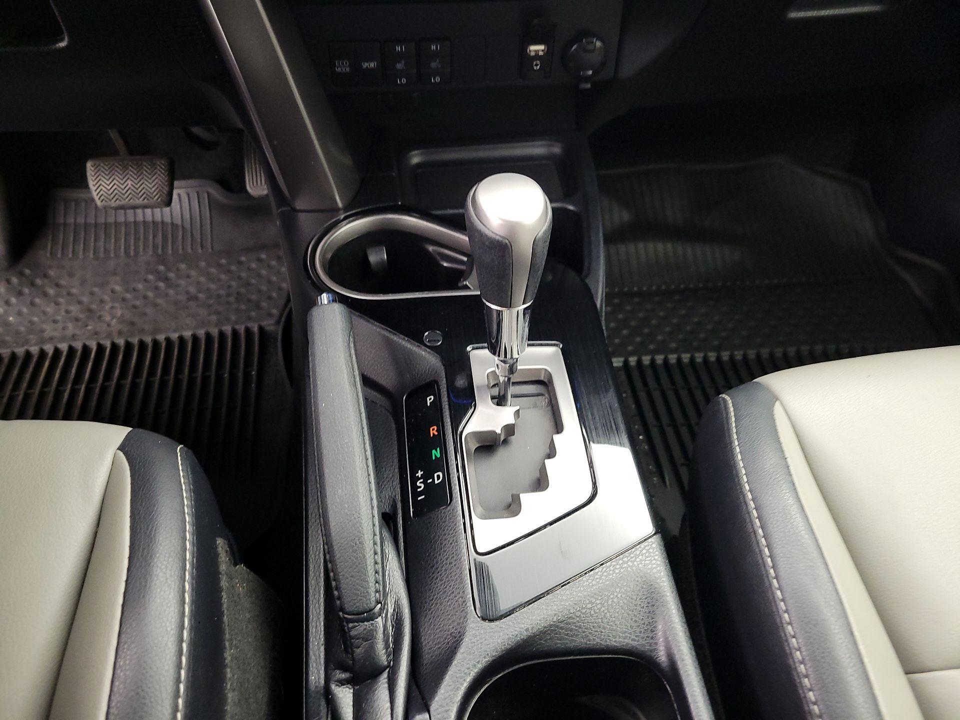 Thumbnail: 2018 Toyota RAV4 - 17
