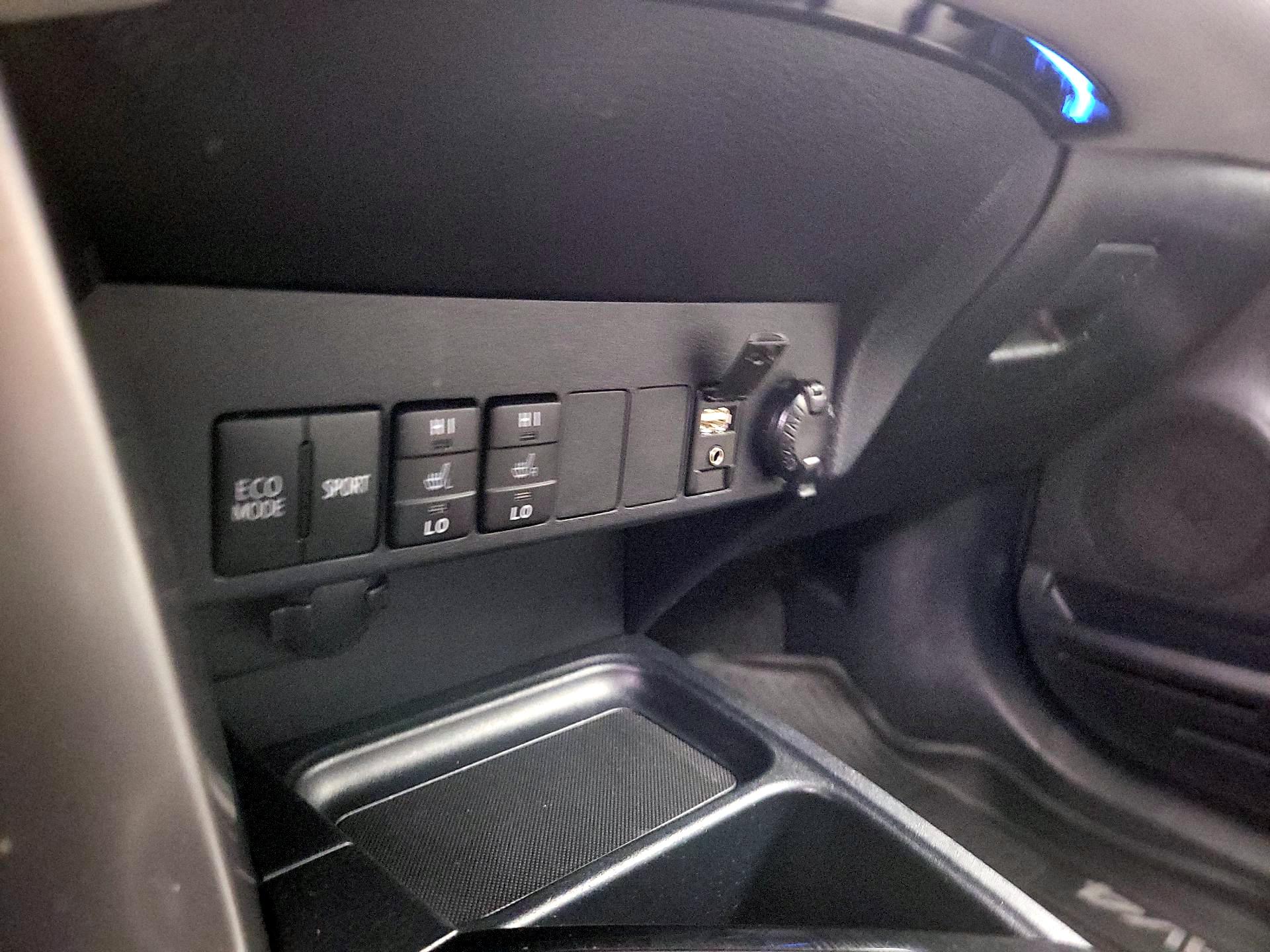 Thumbnail: 2018 Toyota RAV4 - 18
