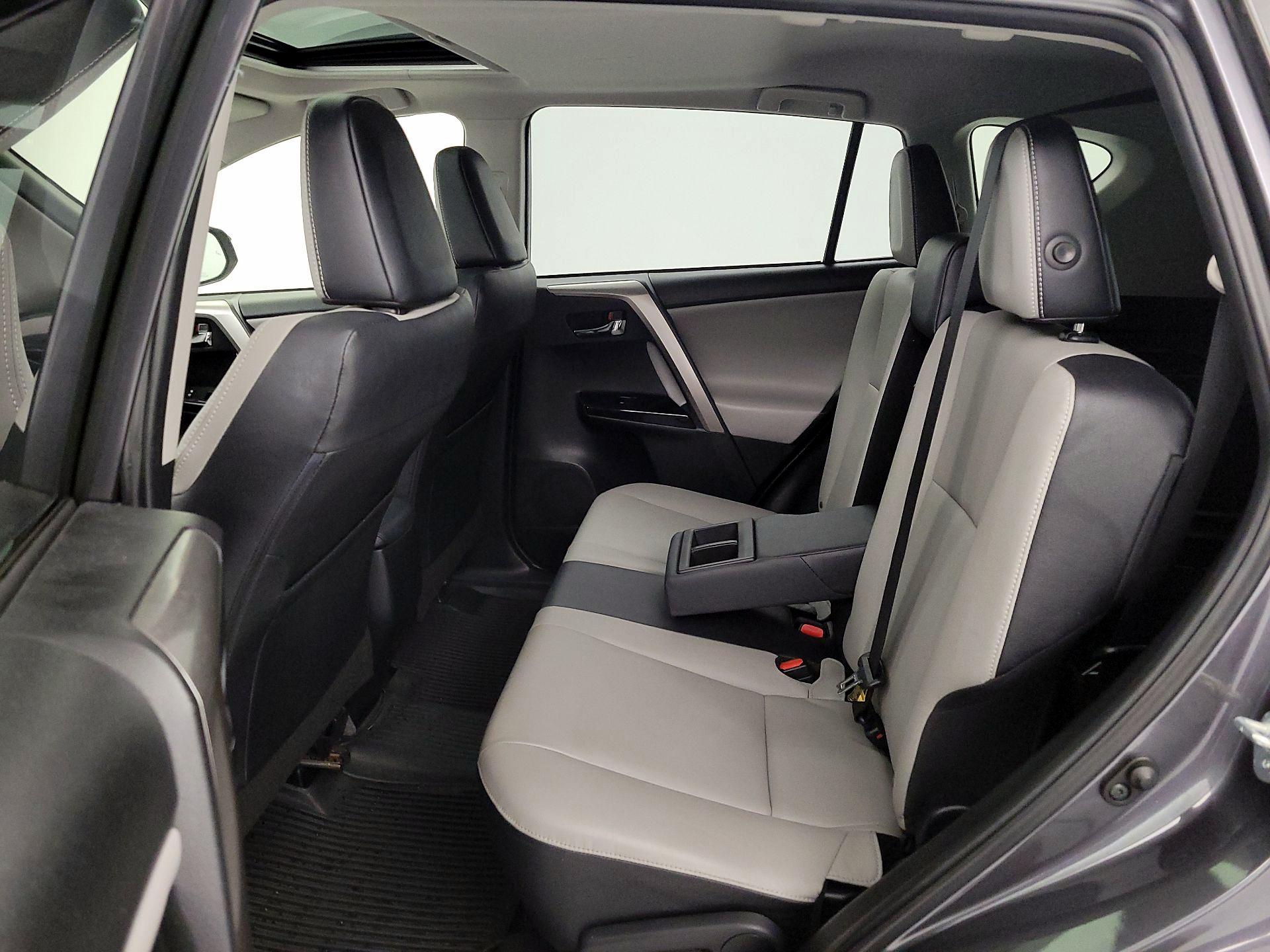 Thumbnail: 2018 Toyota RAV4 - 20
