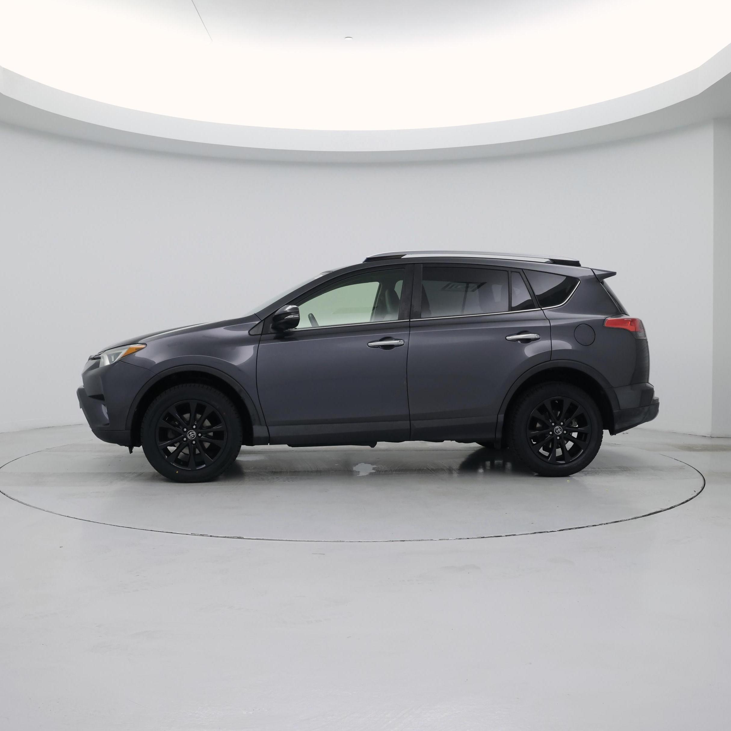 Thumbnail: 2018 Toyota RAV4 - 3