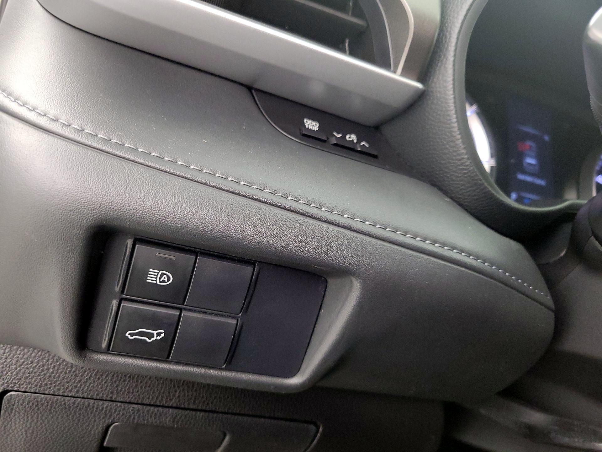 Thumbnail: 2020 Toyota Highlander - 13