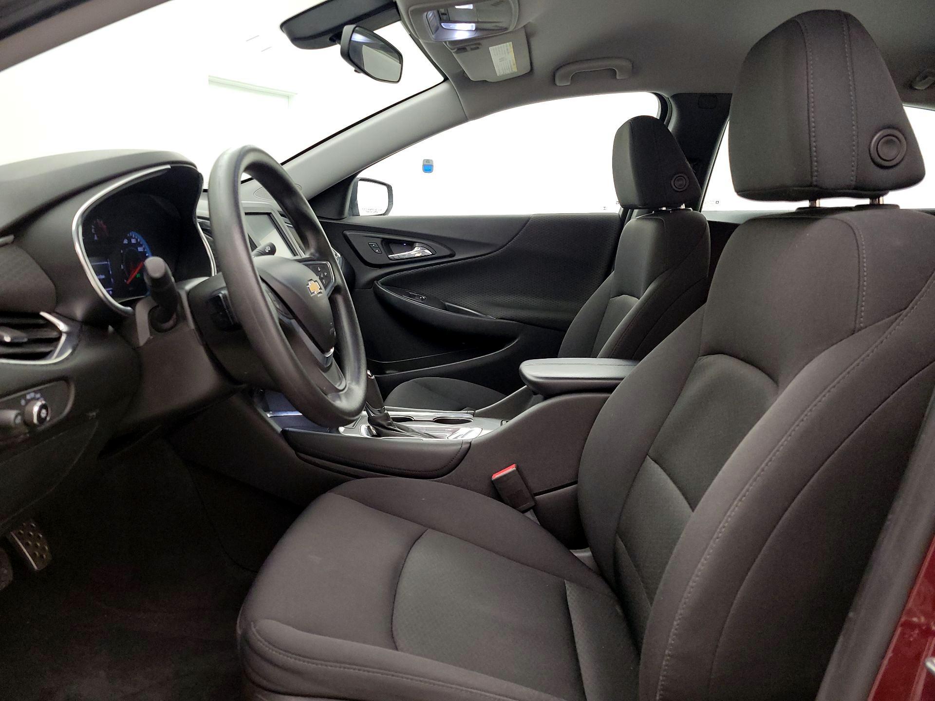 Thumbnail: 2016 Chevrolet Malibu - 11