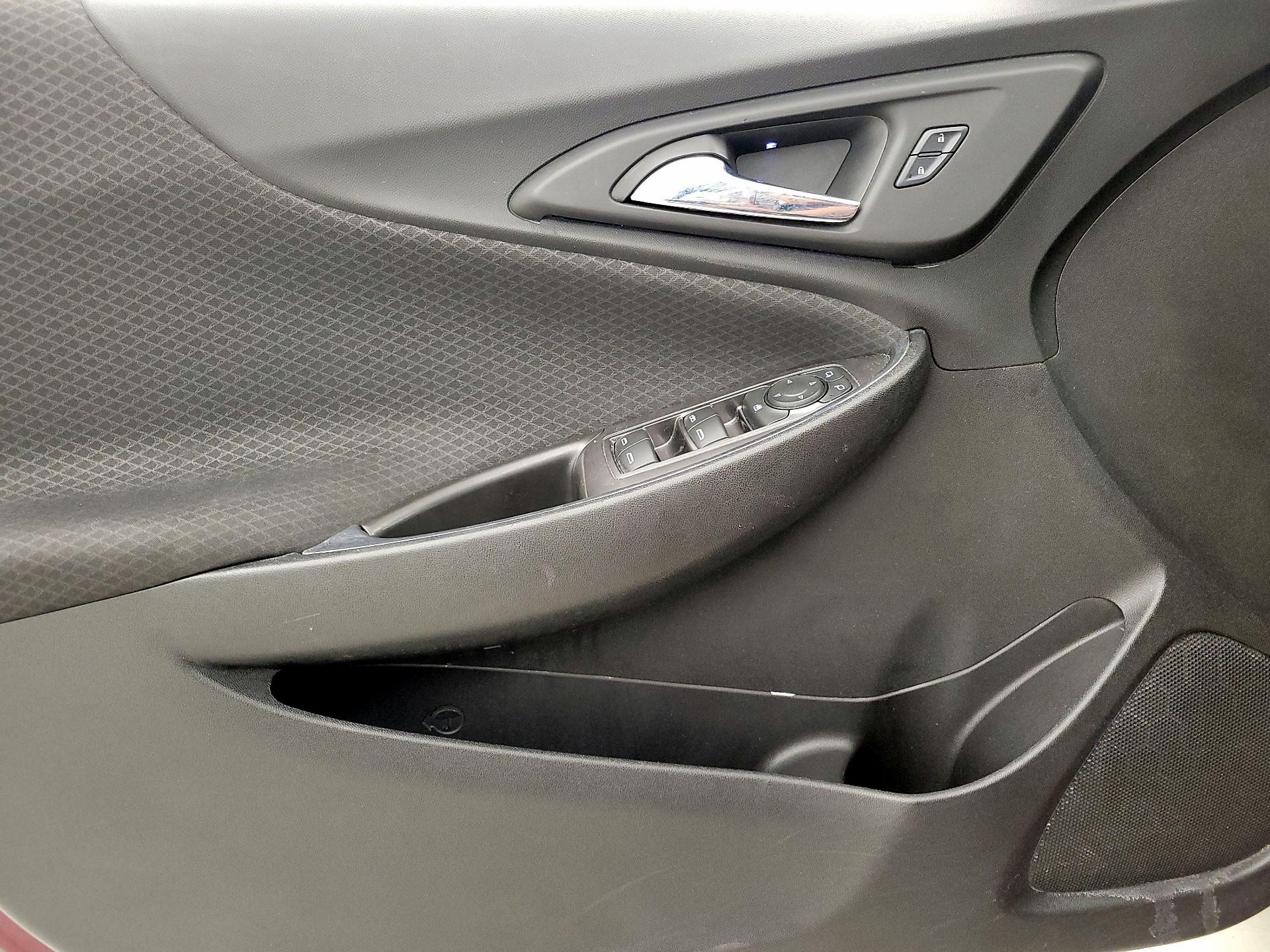 Thumbnail: 2016 Chevrolet Malibu - 12