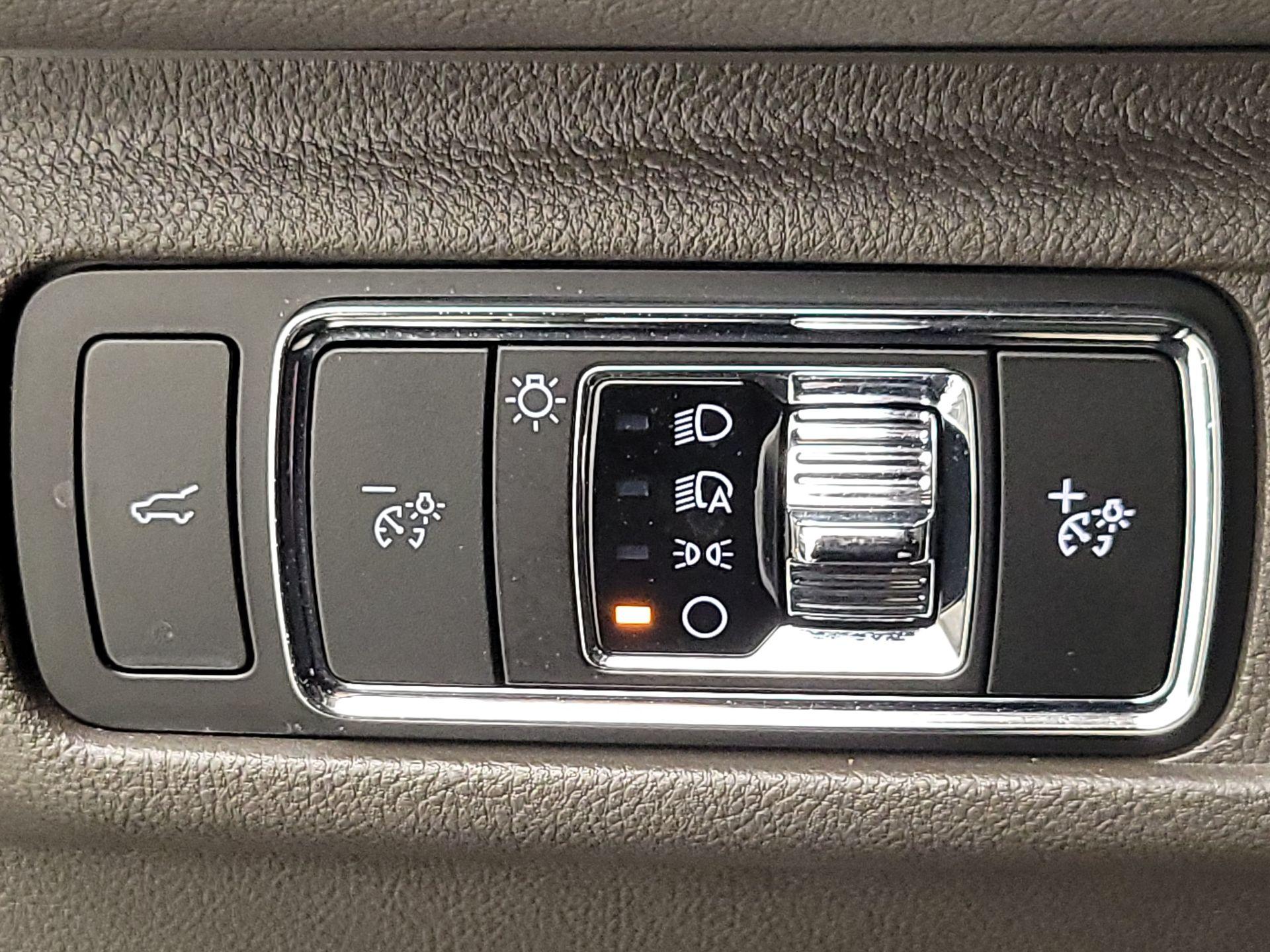 Thumbnail: 2023 Lincoln Corsair - 13