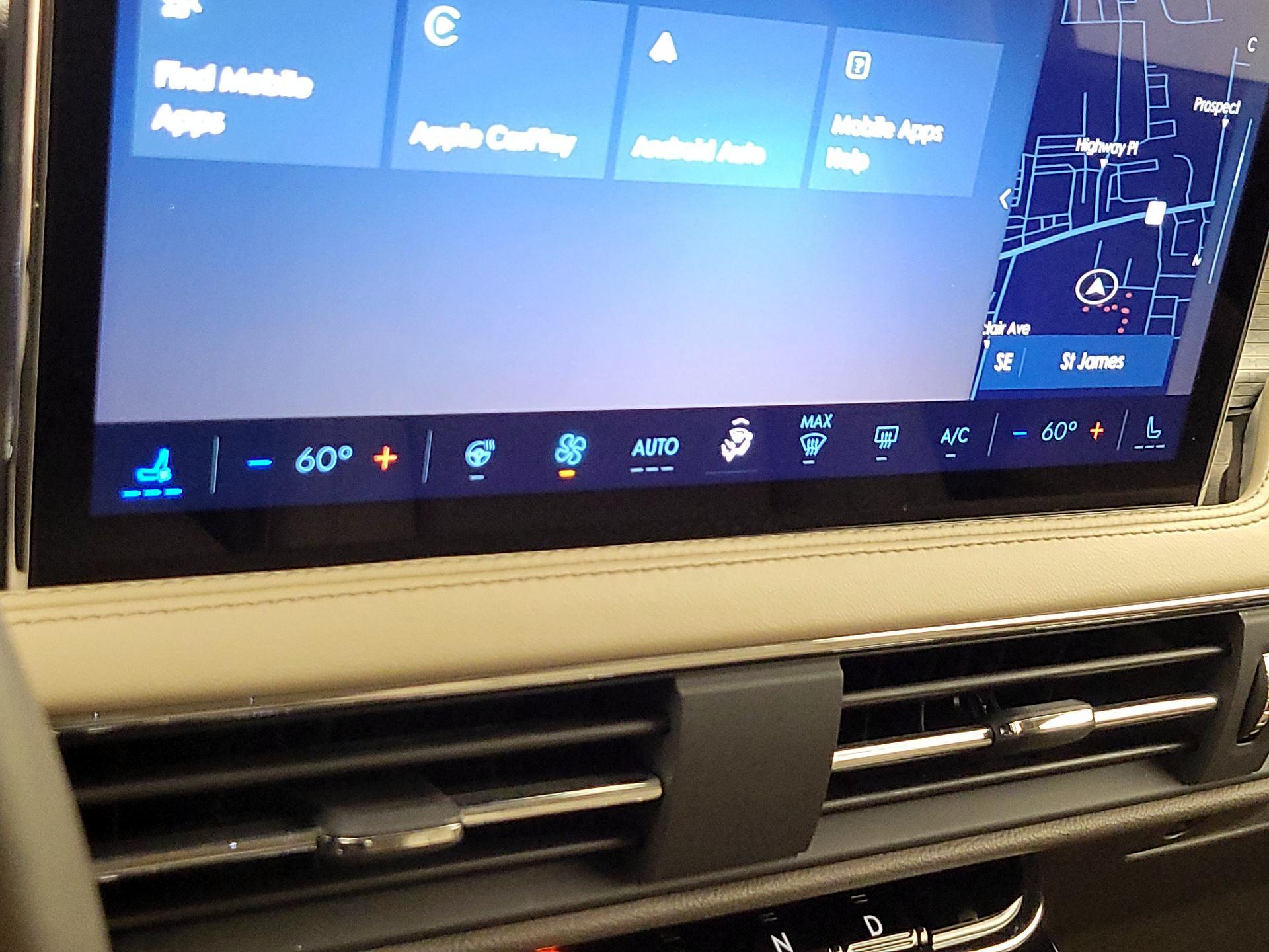 Thumbnail: 2023 Lincoln Corsair - 17