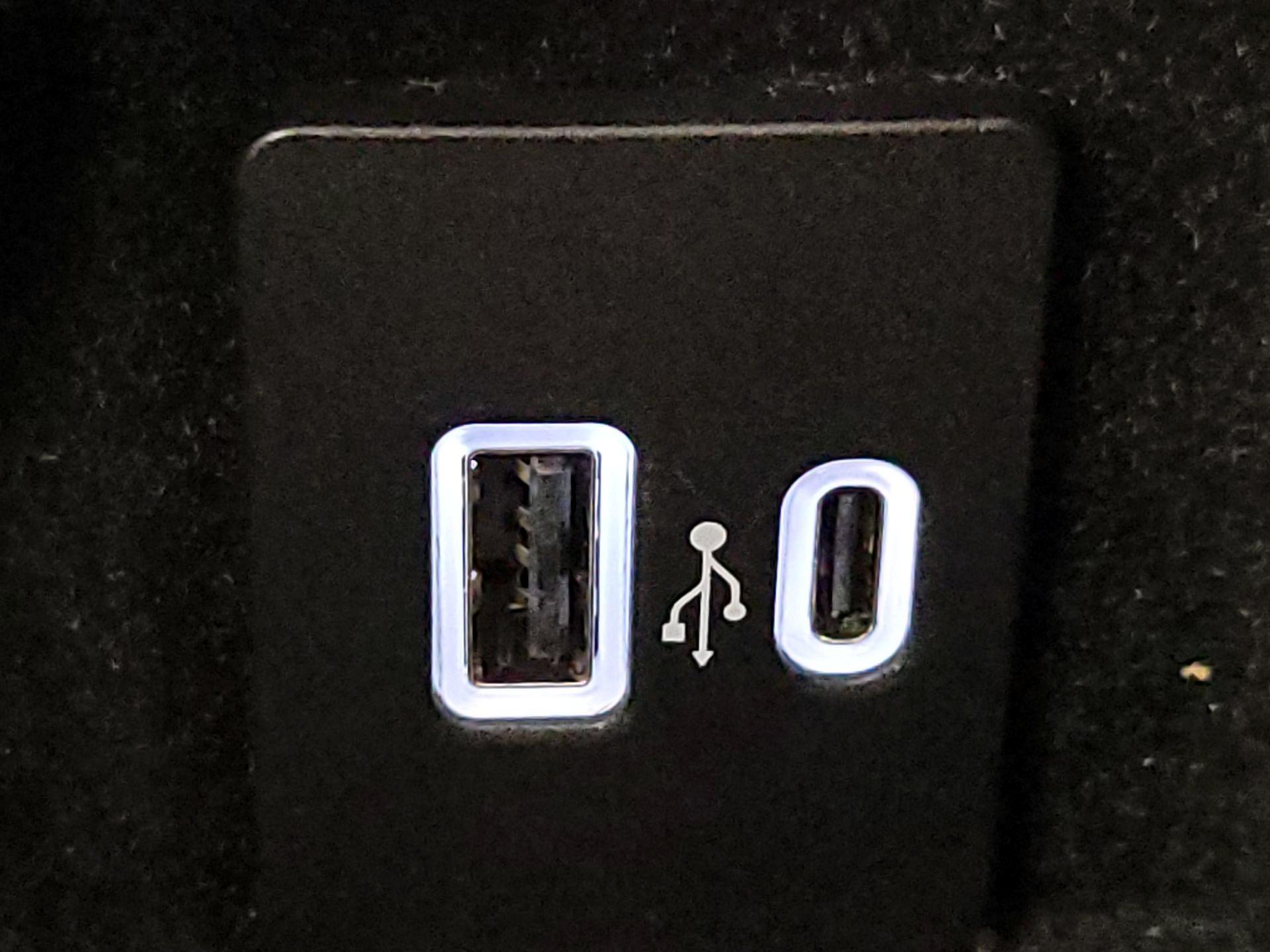 Thumbnail: 2023 Lincoln Corsair - 19