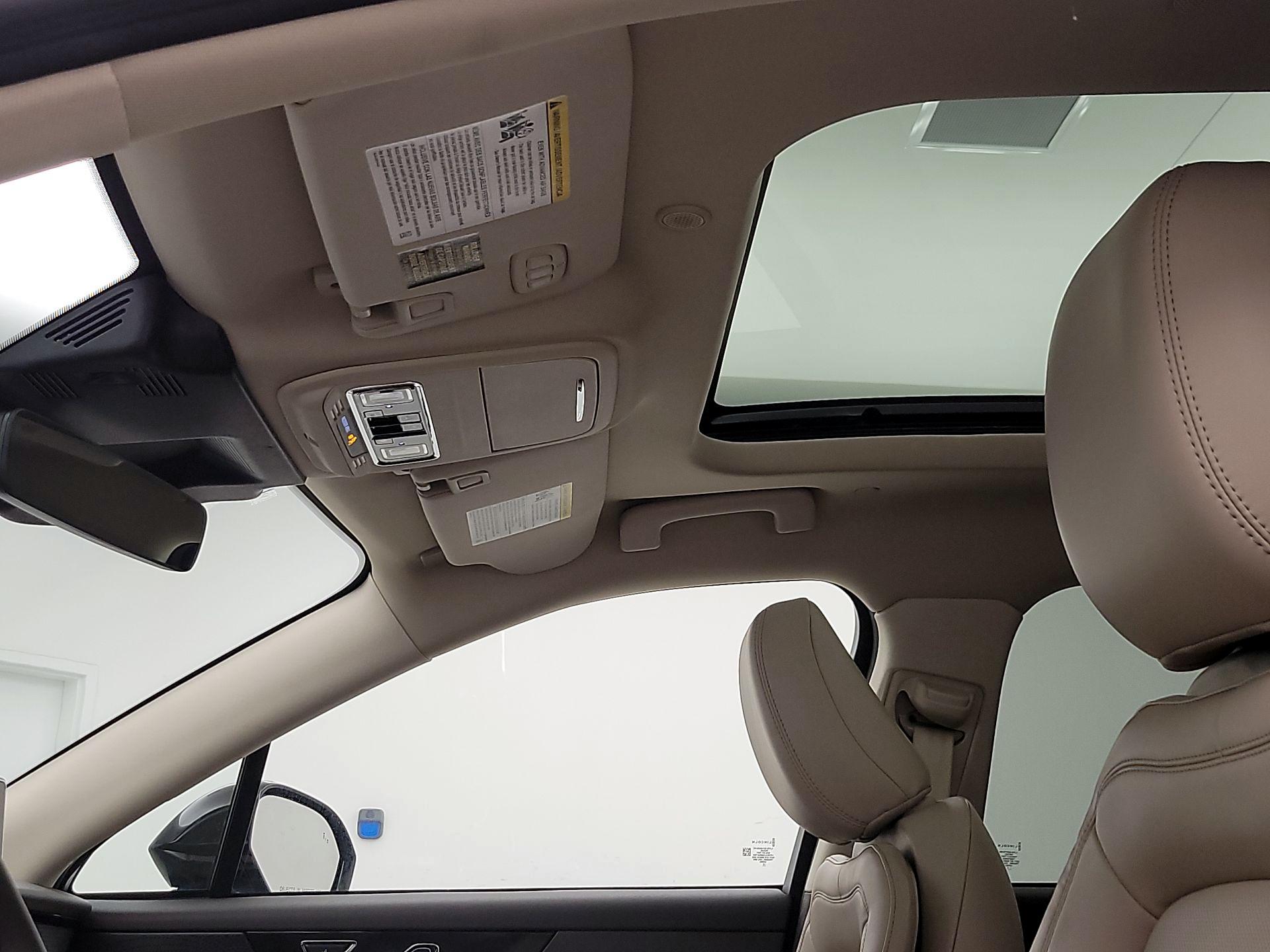 Thumbnail: 2023 Lincoln Corsair - 20