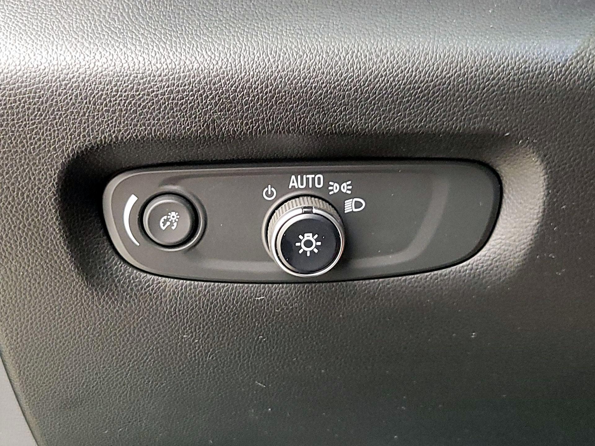 Thumbnail: 2022 Chevrolet Traverse - 13