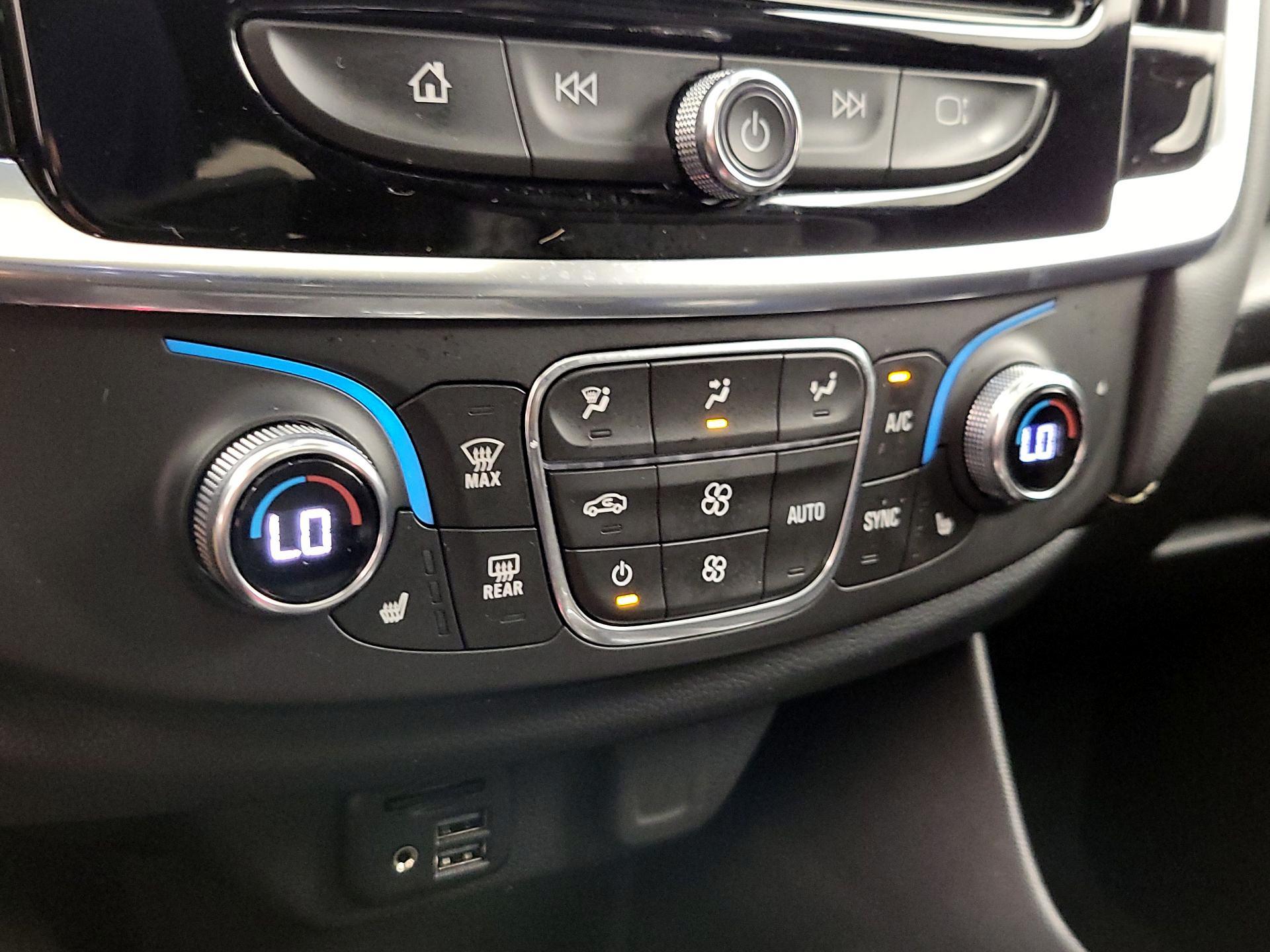 Thumbnail: 2022 Chevrolet Traverse - 17