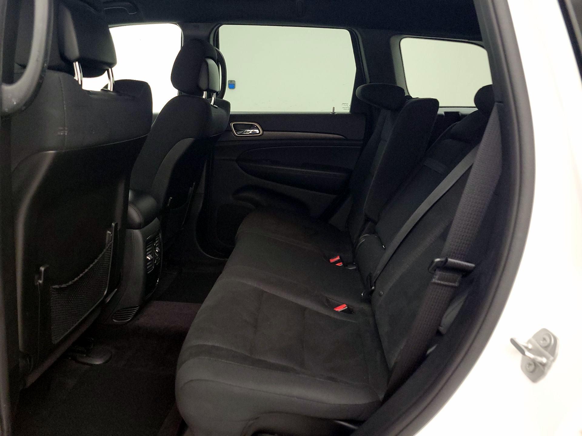 Thumbnail: 2016 Jeep Grand Cherokee - 18