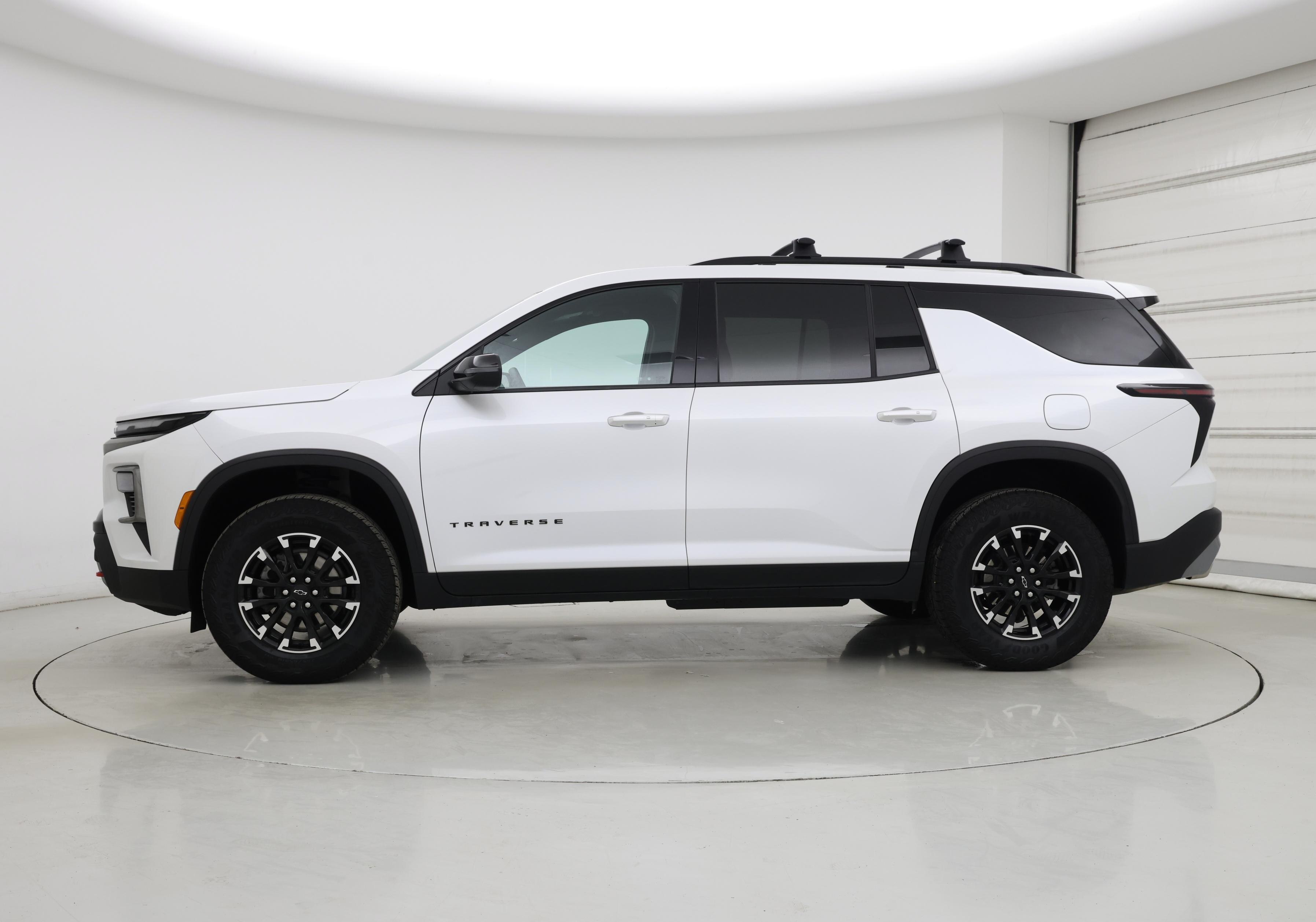 Thumbnail: 2025 Chevrolet Traverse - 3