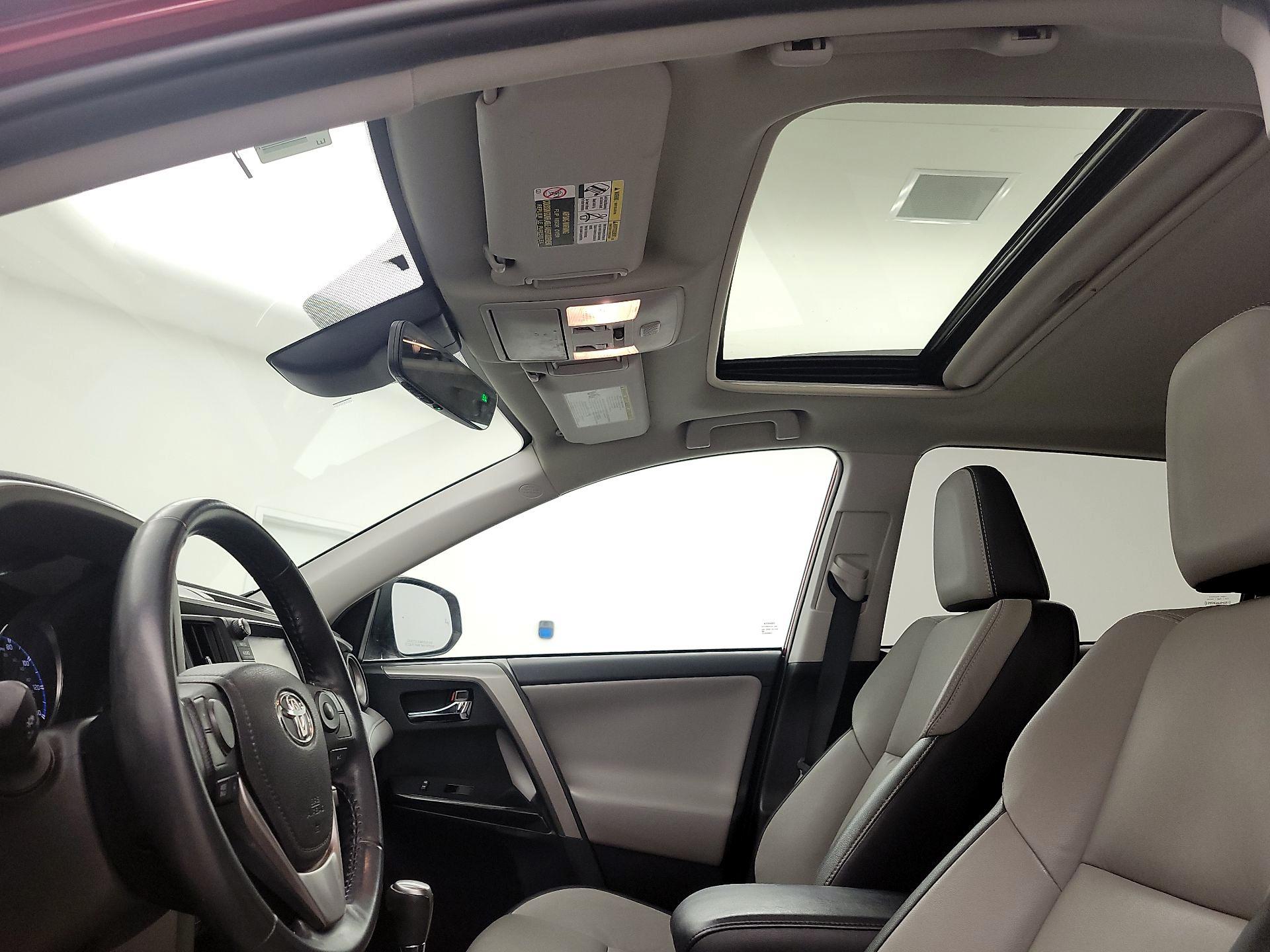 Thumbnail: 2018 Toyota RAV4 - 19