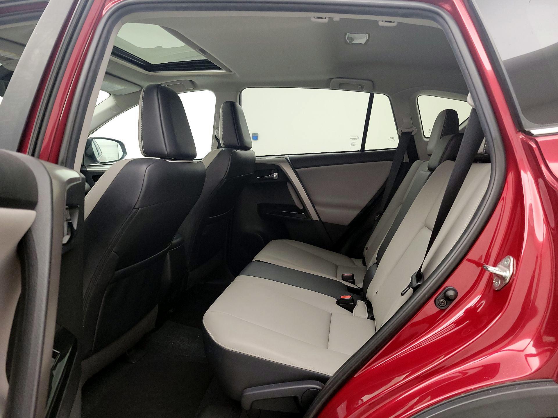 Thumbnail: 2018 Toyota RAV4 - 20