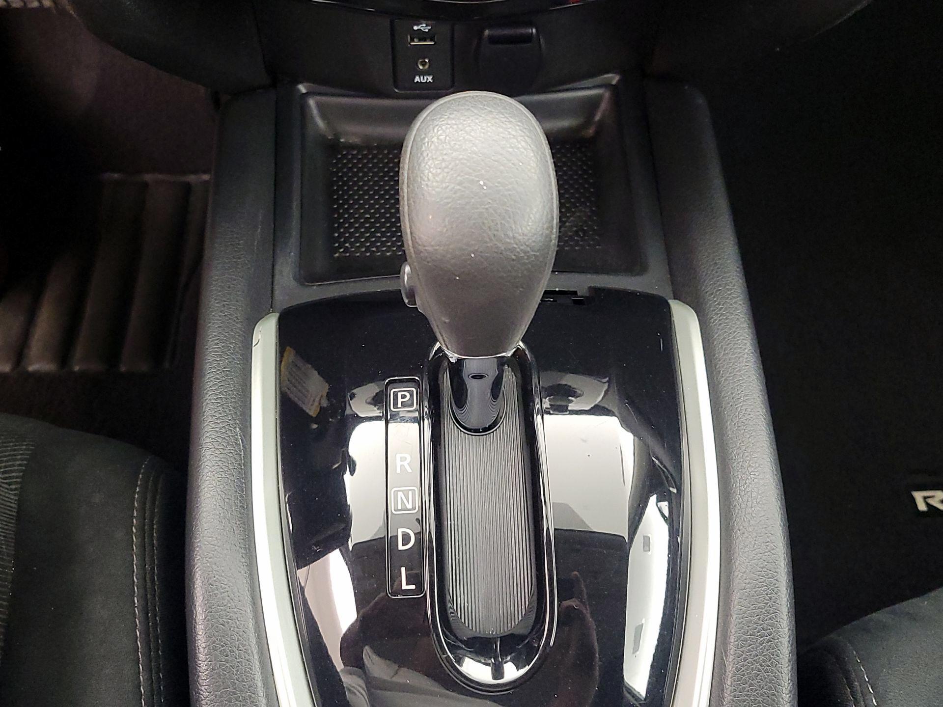 Thumbnail: 2016 Nissan Rogue - 17