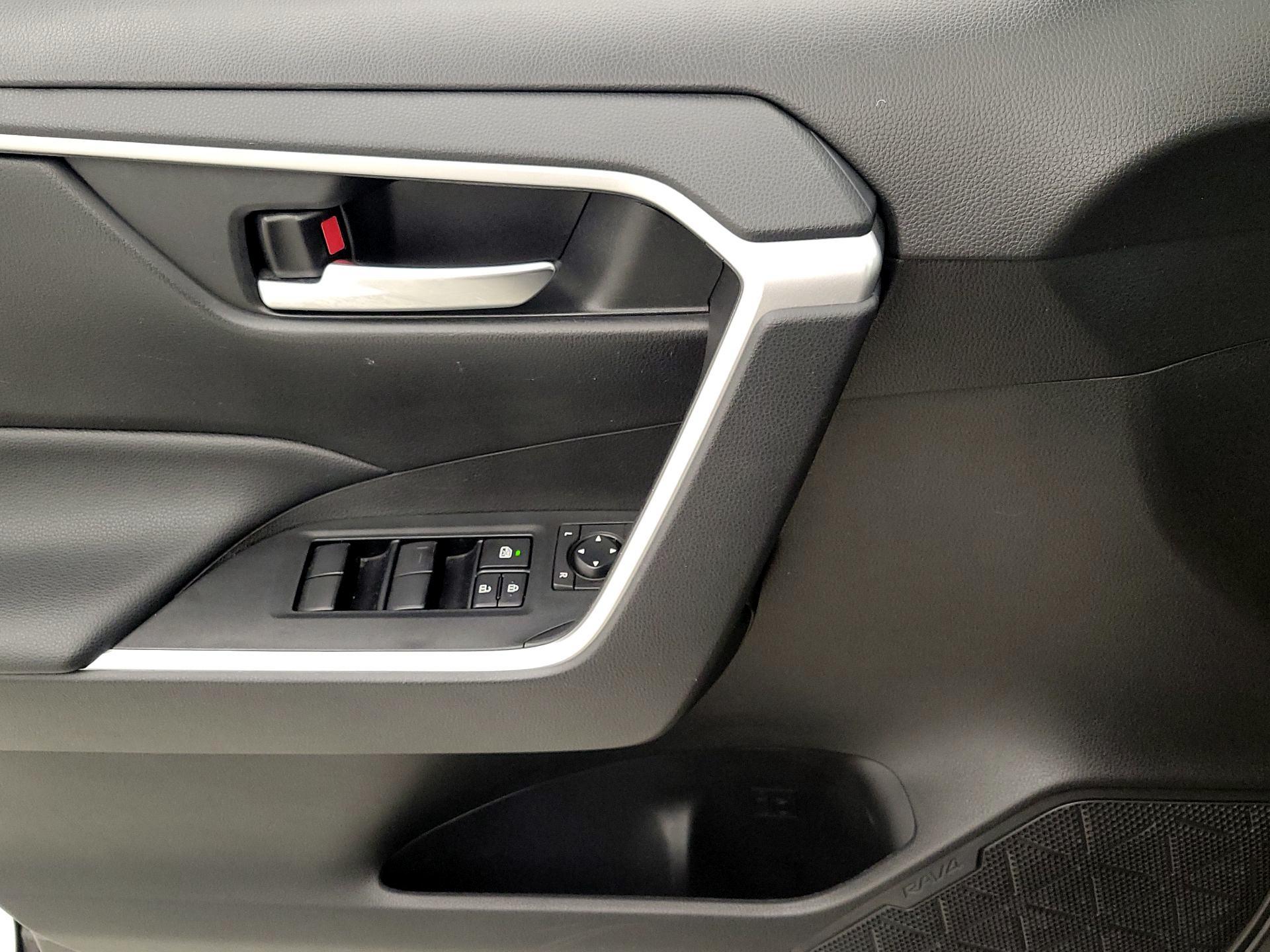 Thumbnail: 2021 Toyota RAV4 - 12