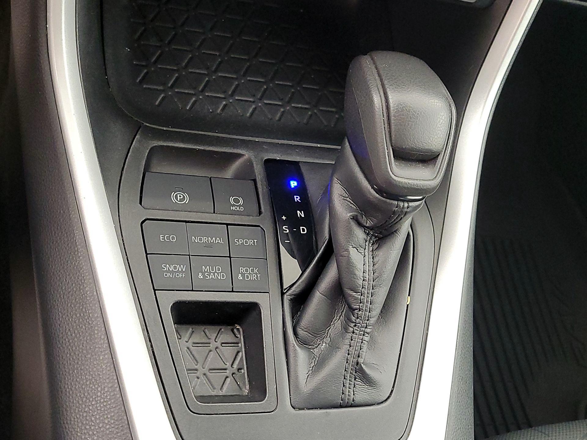 Thumbnail: 2021 Toyota RAV4 - 17