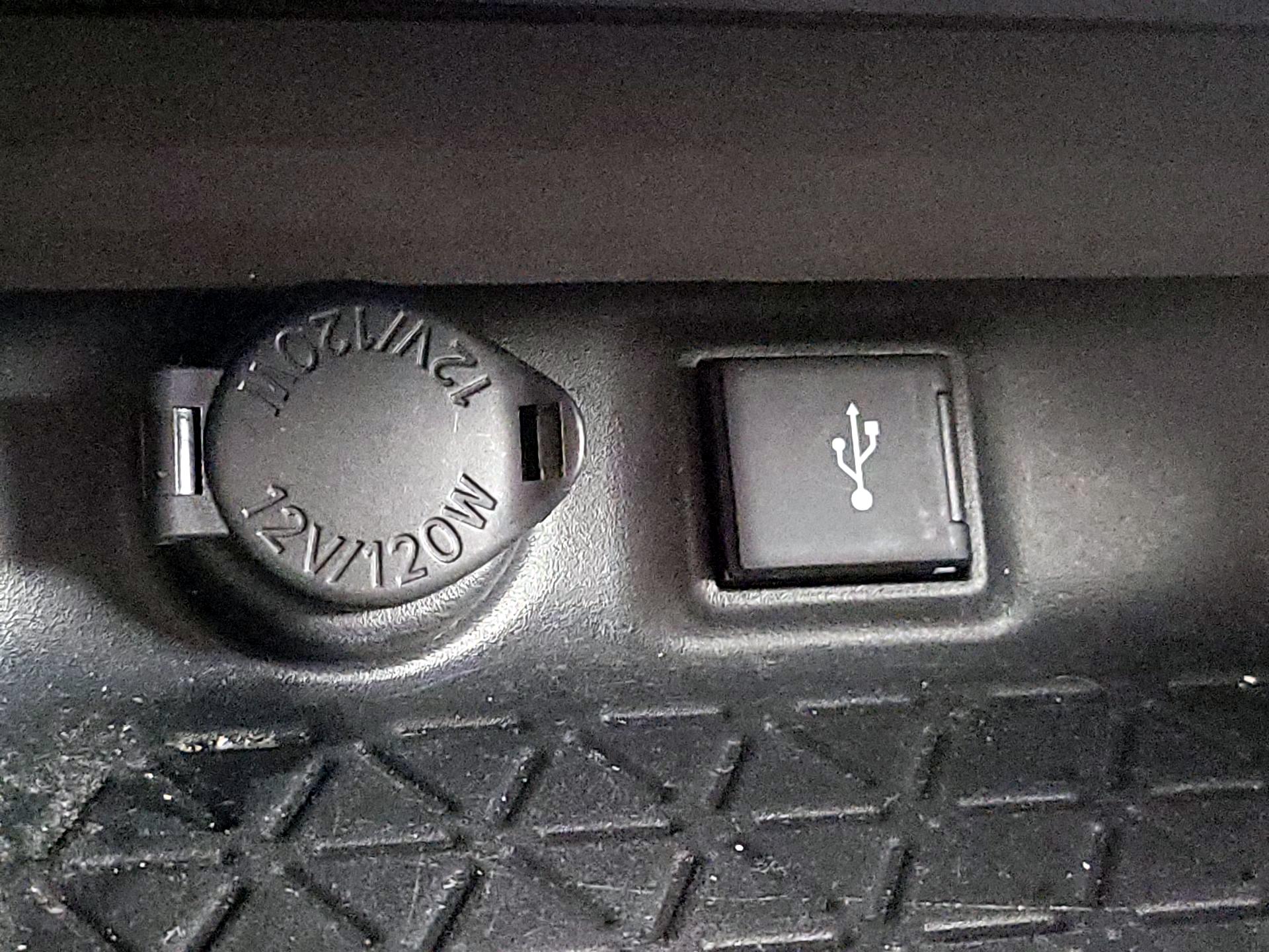 Thumbnail: 2021 Toyota RAV4 - 18