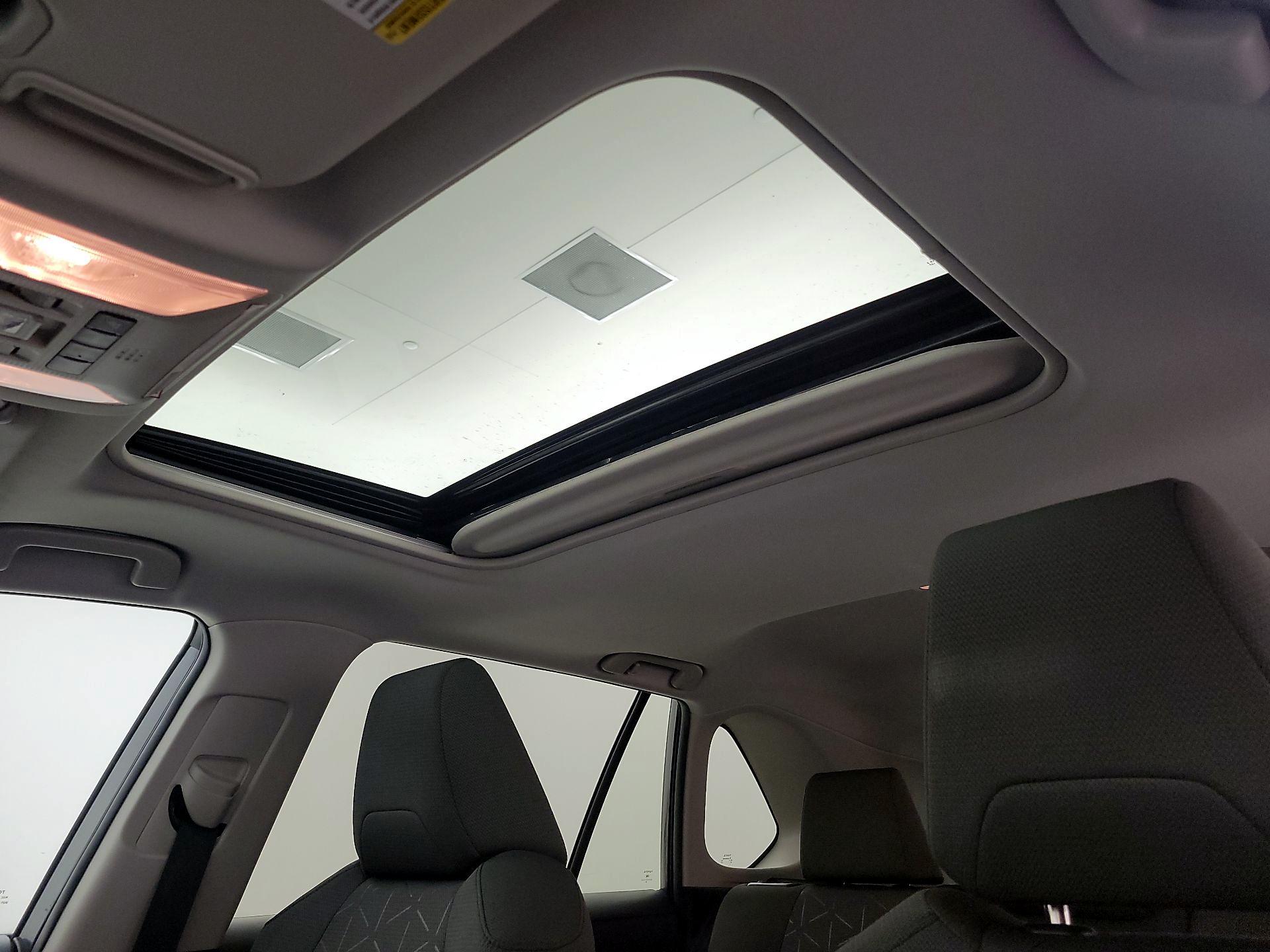 Thumbnail: 2021 Toyota RAV4 - 19