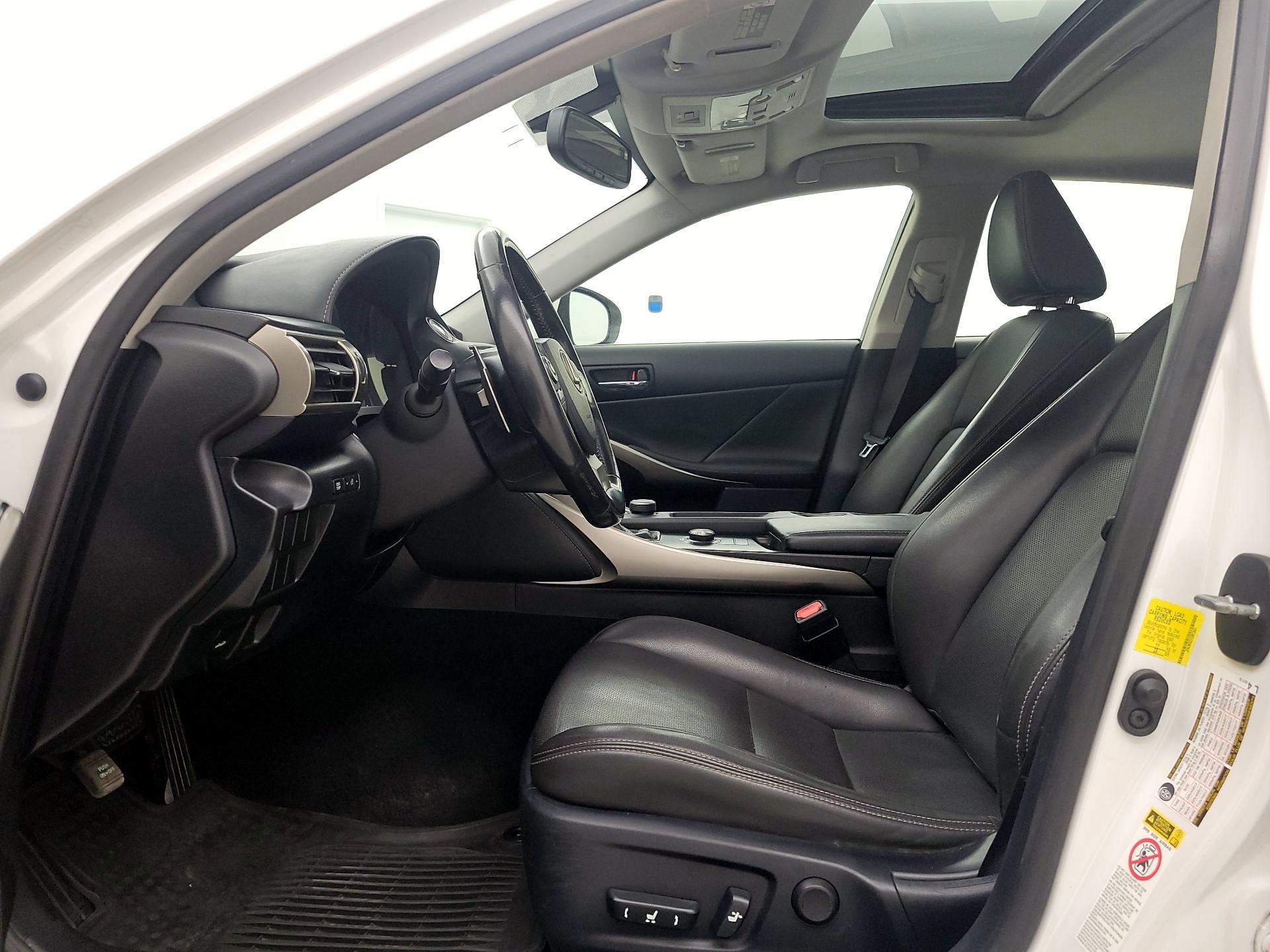 Thumbnail: 2016 Lexus IS - 11