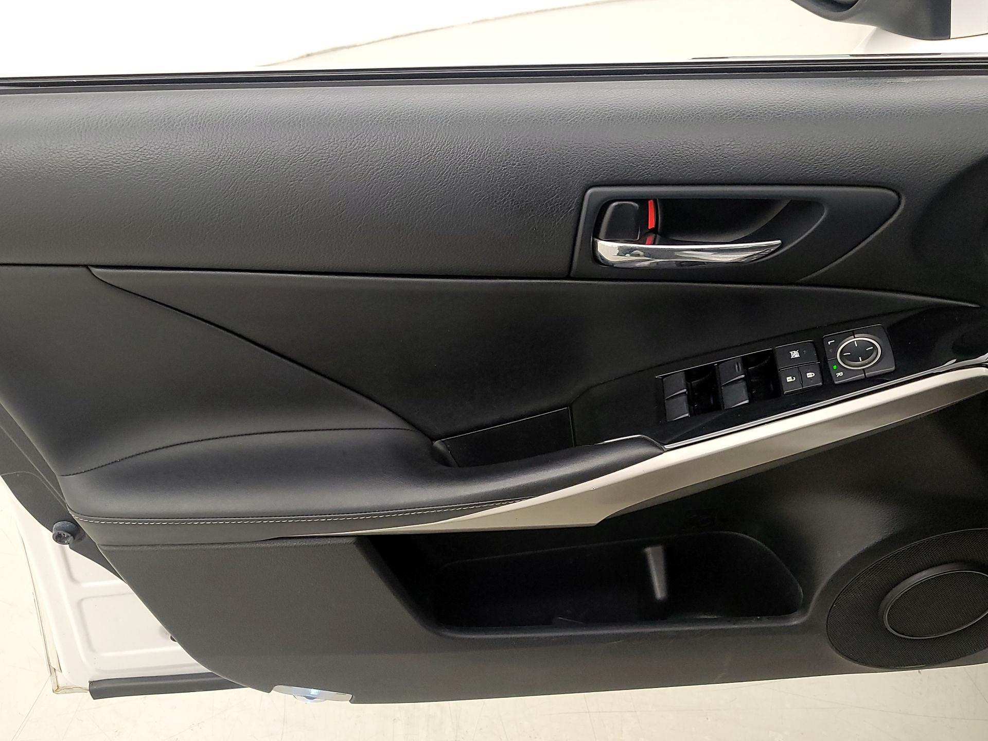 Thumbnail: 2016 Lexus IS - 12