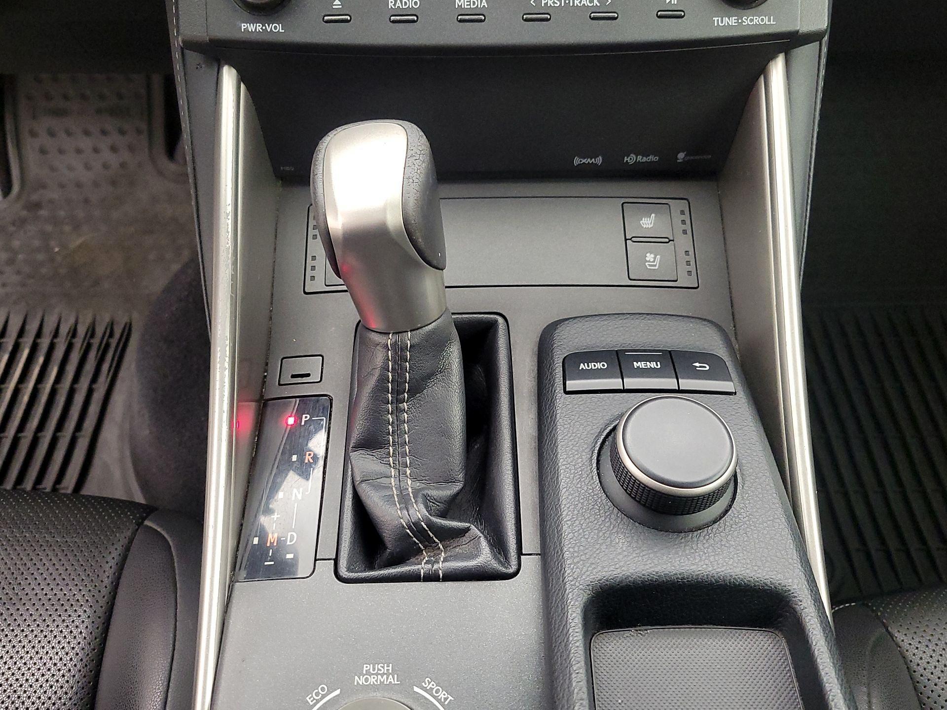 Thumbnail: 2016 Lexus IS - 17