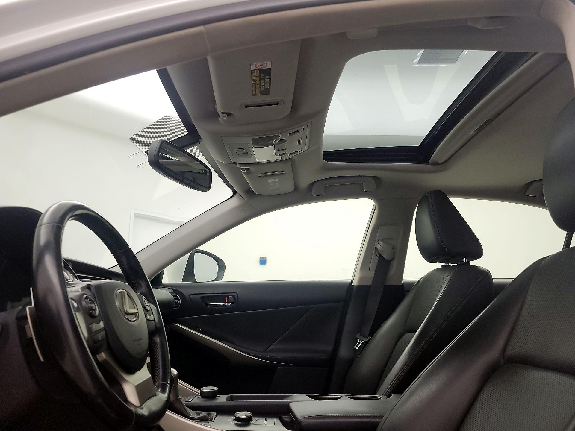 Thumbnail: 2016 Lexus IS - 19