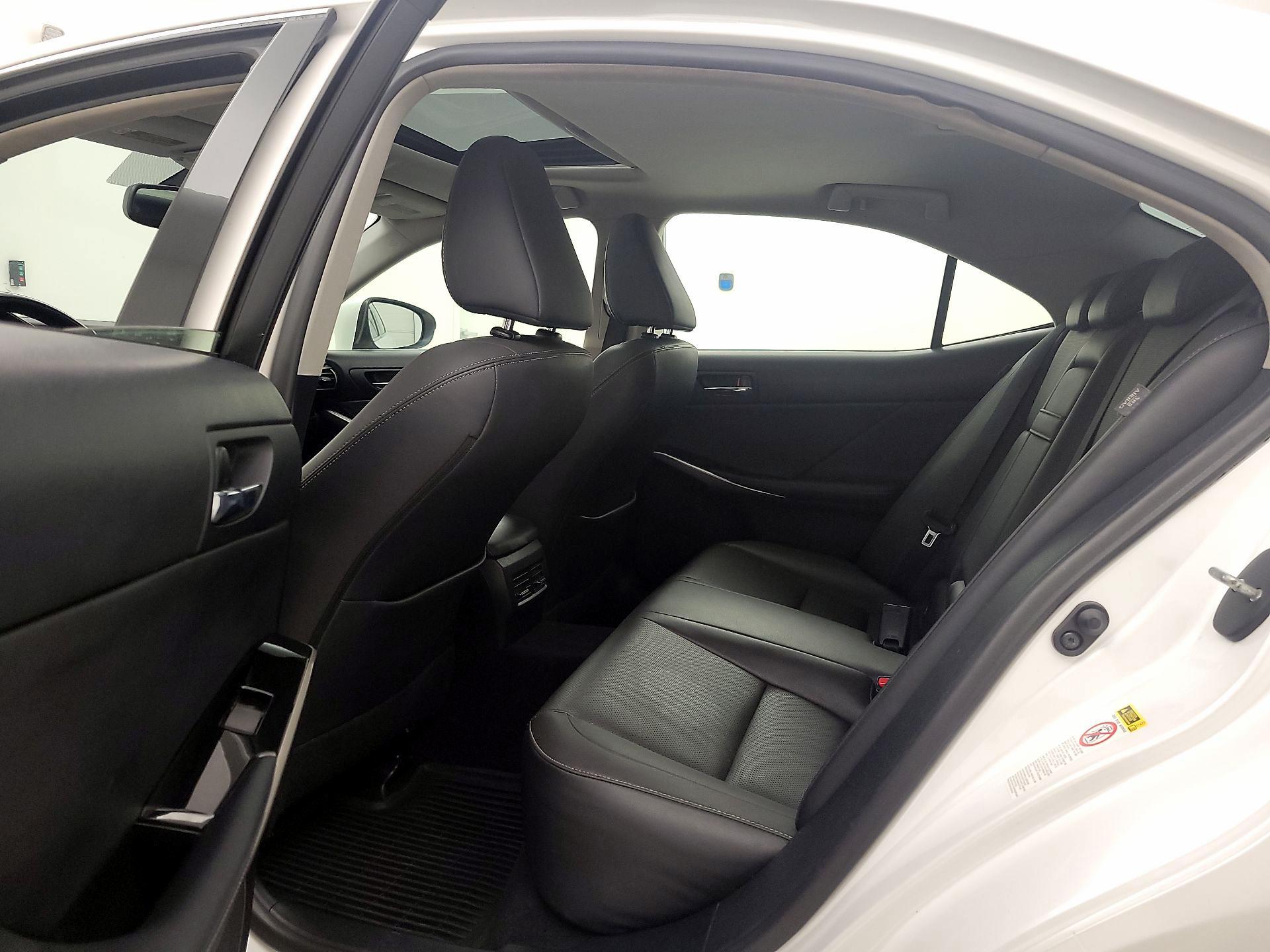 Thumbnail: 2016 Lexus IS - 20