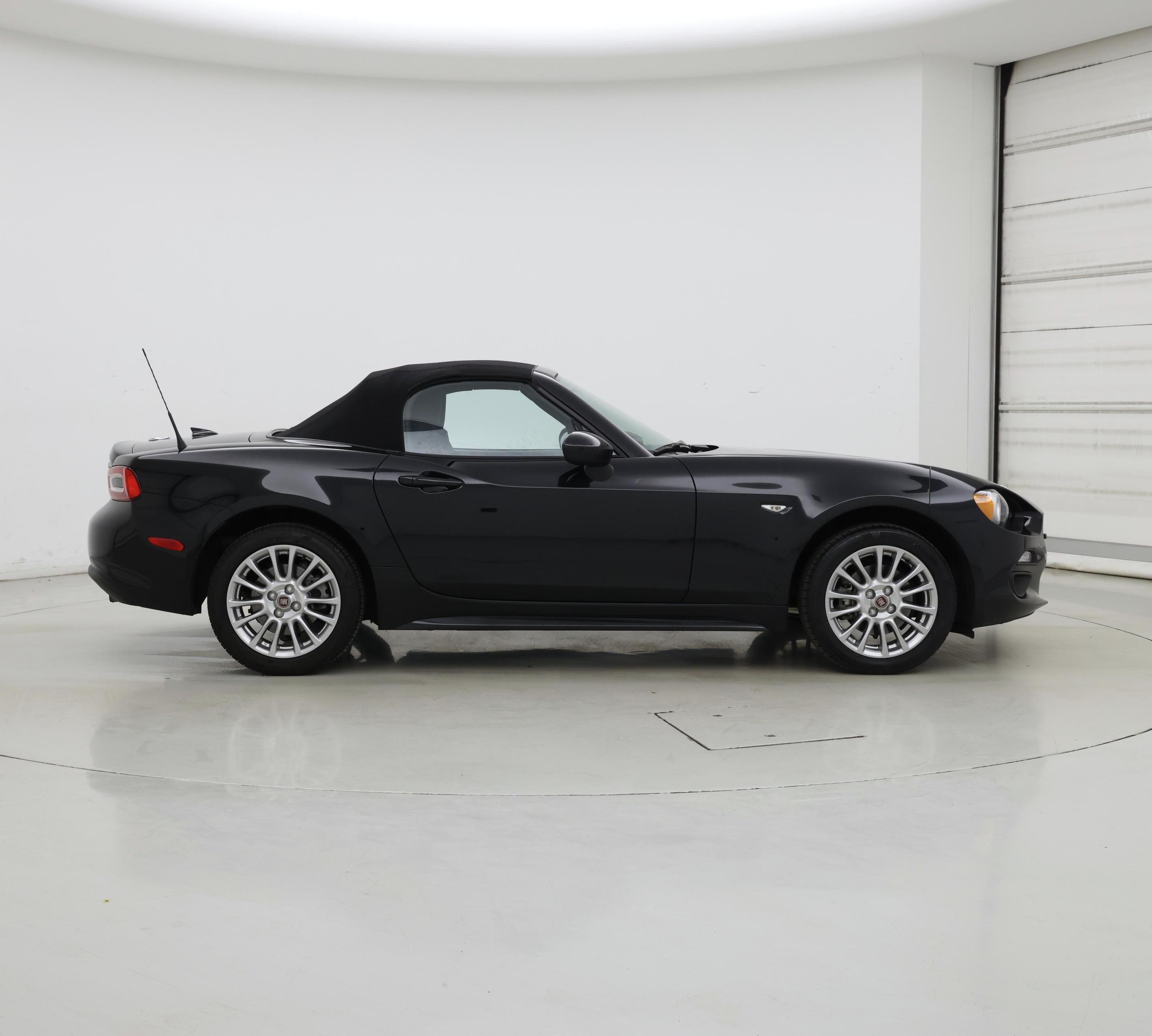 Thumbnail: 2018 Fiat 124 Spider - 7