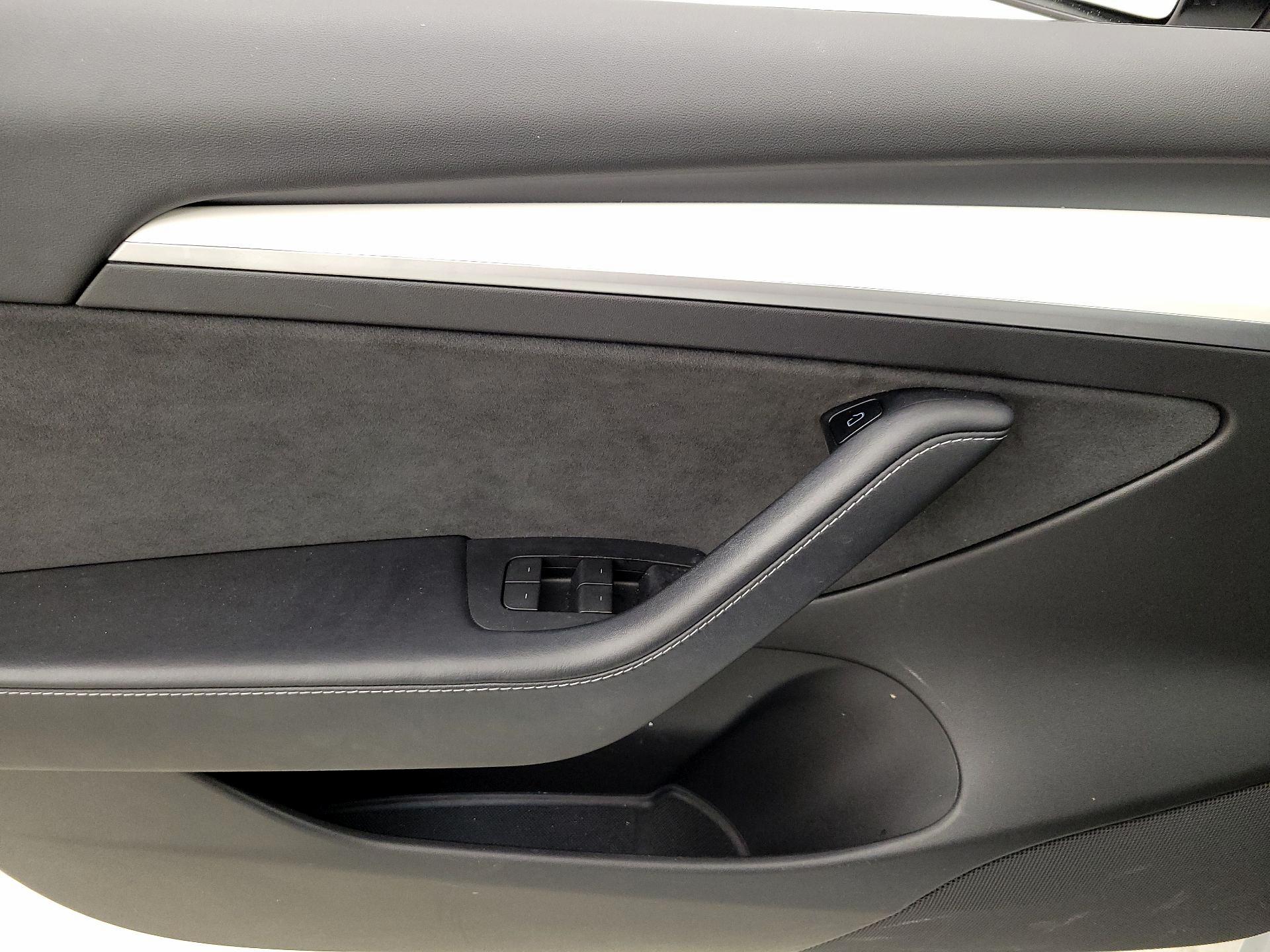 Thumbnail: 2022 Tesla Model 3 - 12