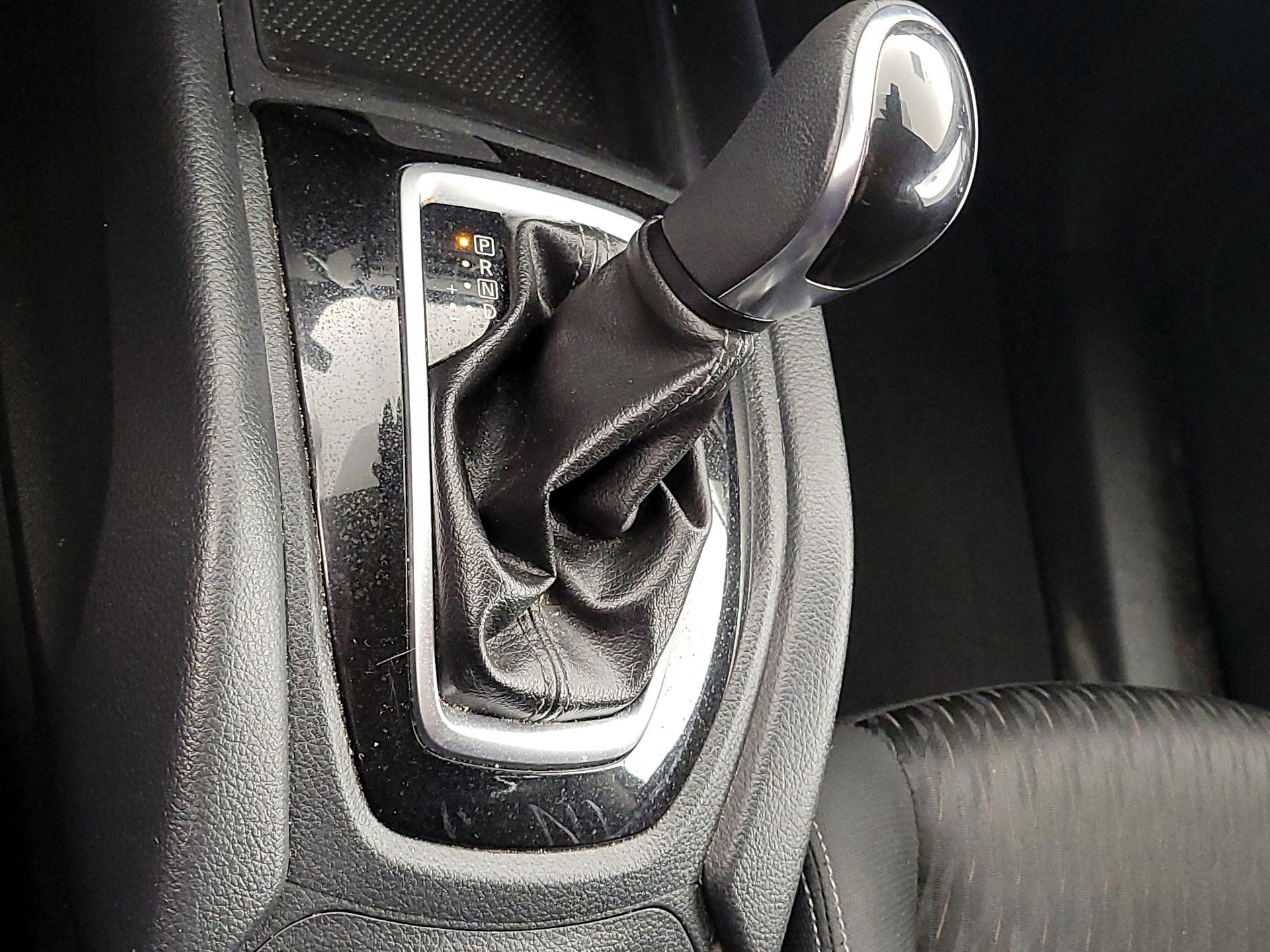 Thumbnail: 2019 Nissan Rogue - 17