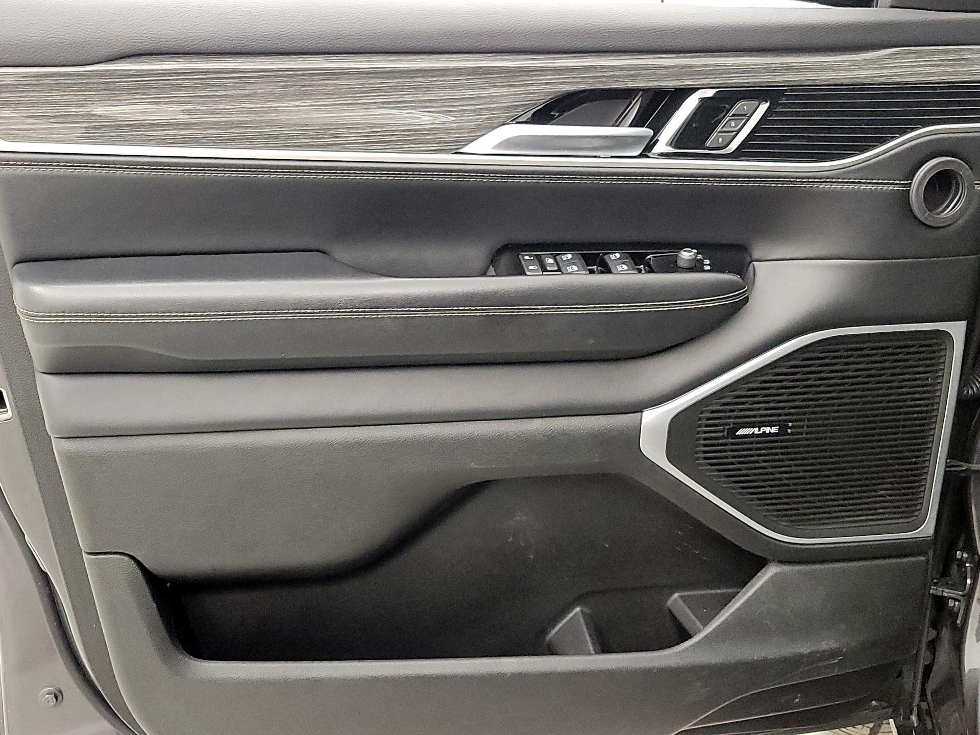 Thumbnail: 2022 Jeep Wagoneer - 12