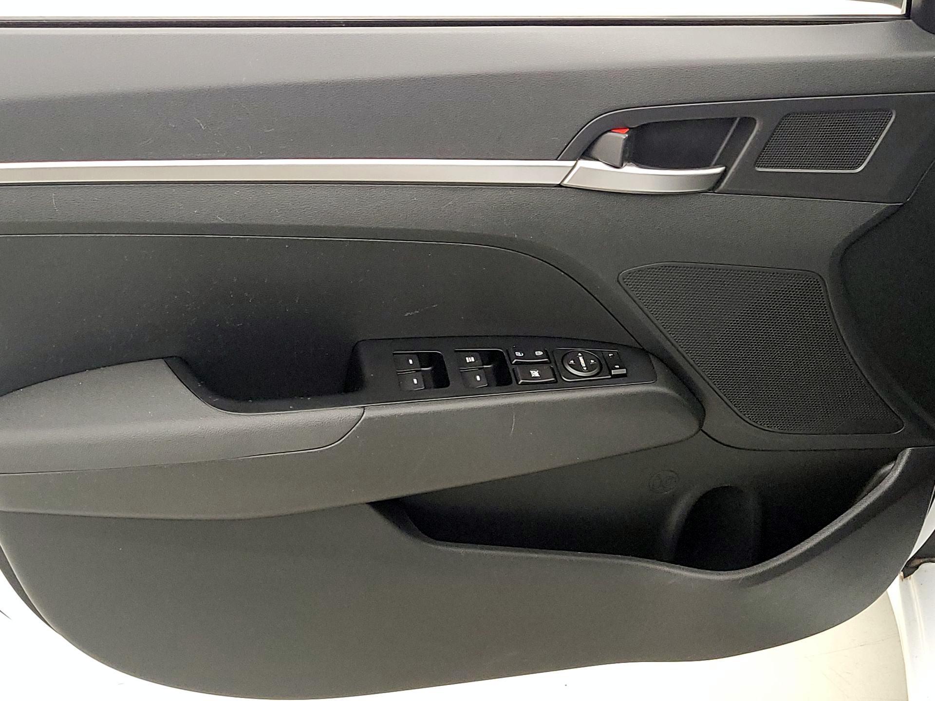 Thumbnail: 2020 Hyundai Elantra - 12